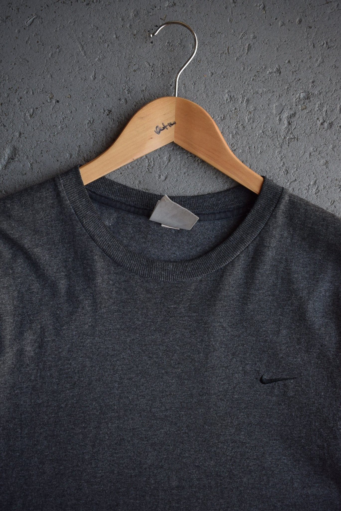 Vintage Nike Classic Logo Embroidered Tee (XL) - Retrospective Store