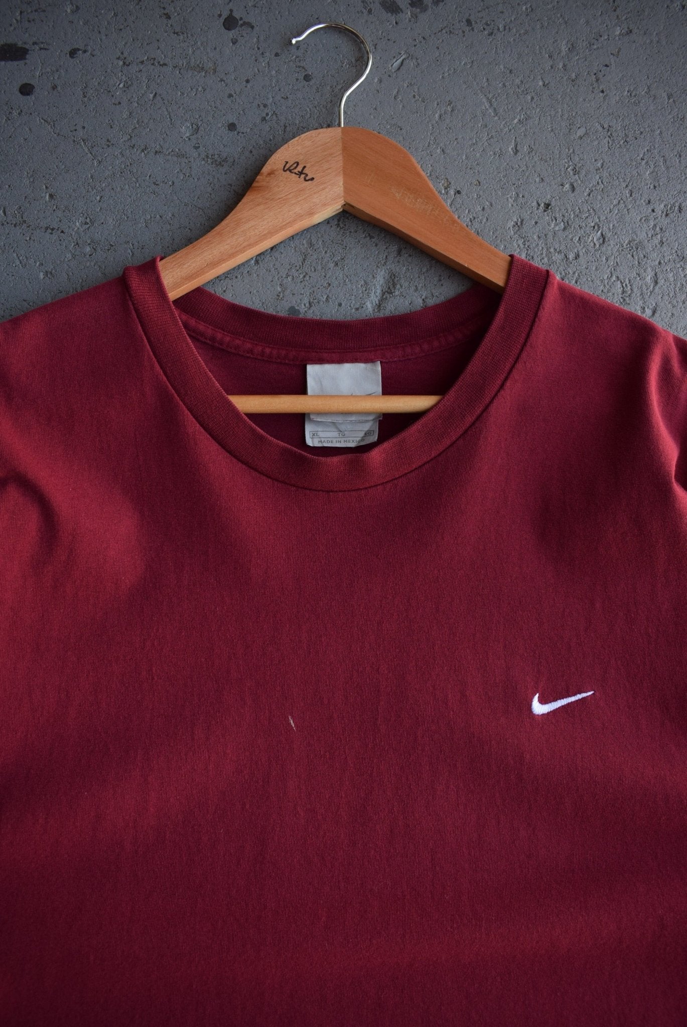 Vintage Nike Classic Logo Embroidered Tee (XL) - Retrospective Store