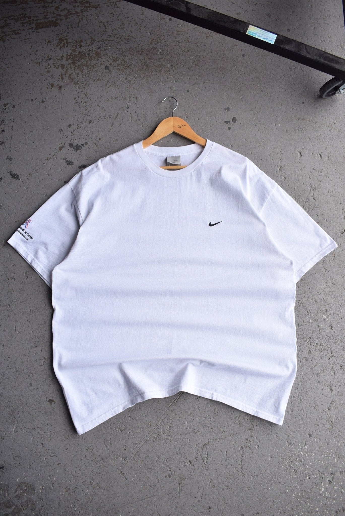 Vintage Nike Classic Logo Embroidered Tee (XXL) - Retrospective Store