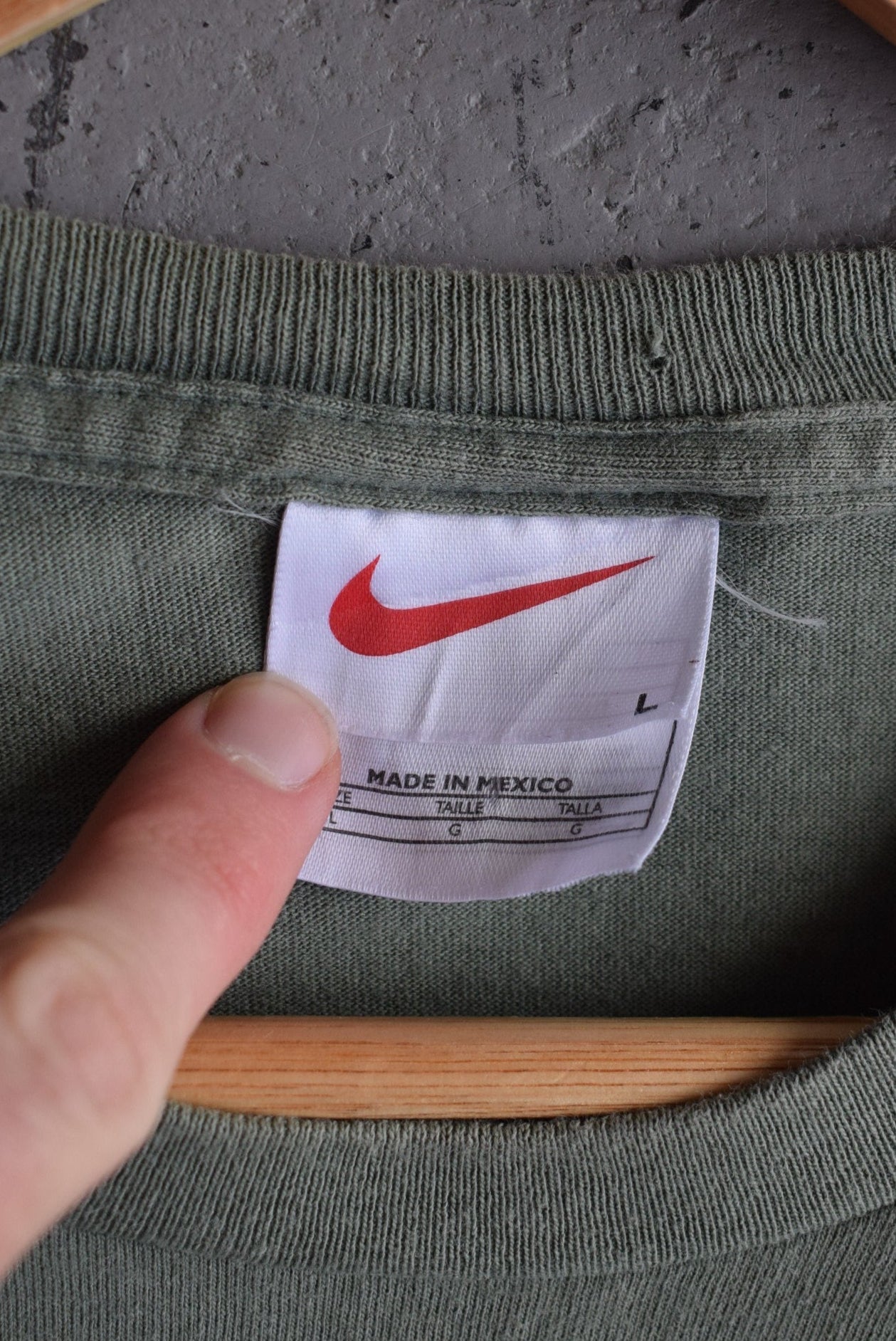 Vintage Nike Classic Swoosh Tee (L) - Retrospective Store