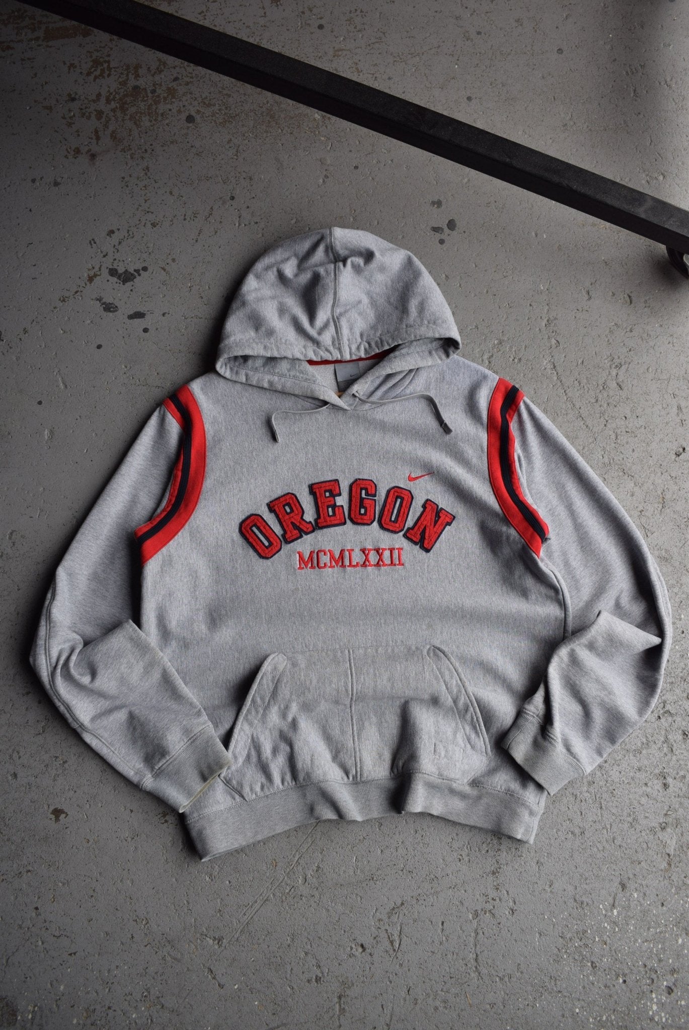 Vintage Nike Oregon Embroidered Hoodie (M) - Retrospective Store