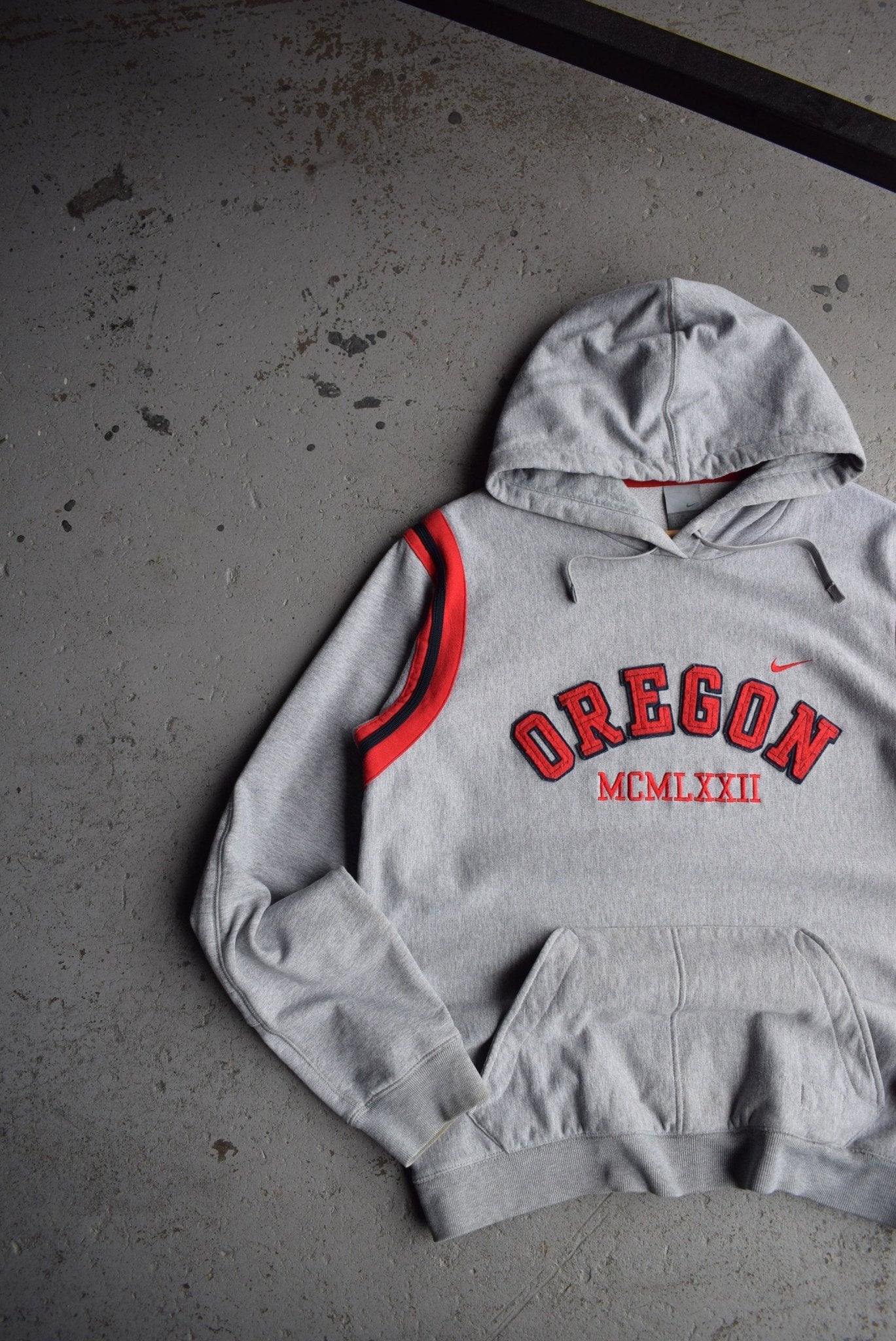 Vintage Nike Oregon Embroidered Hoodie (M) - Retrospective Store