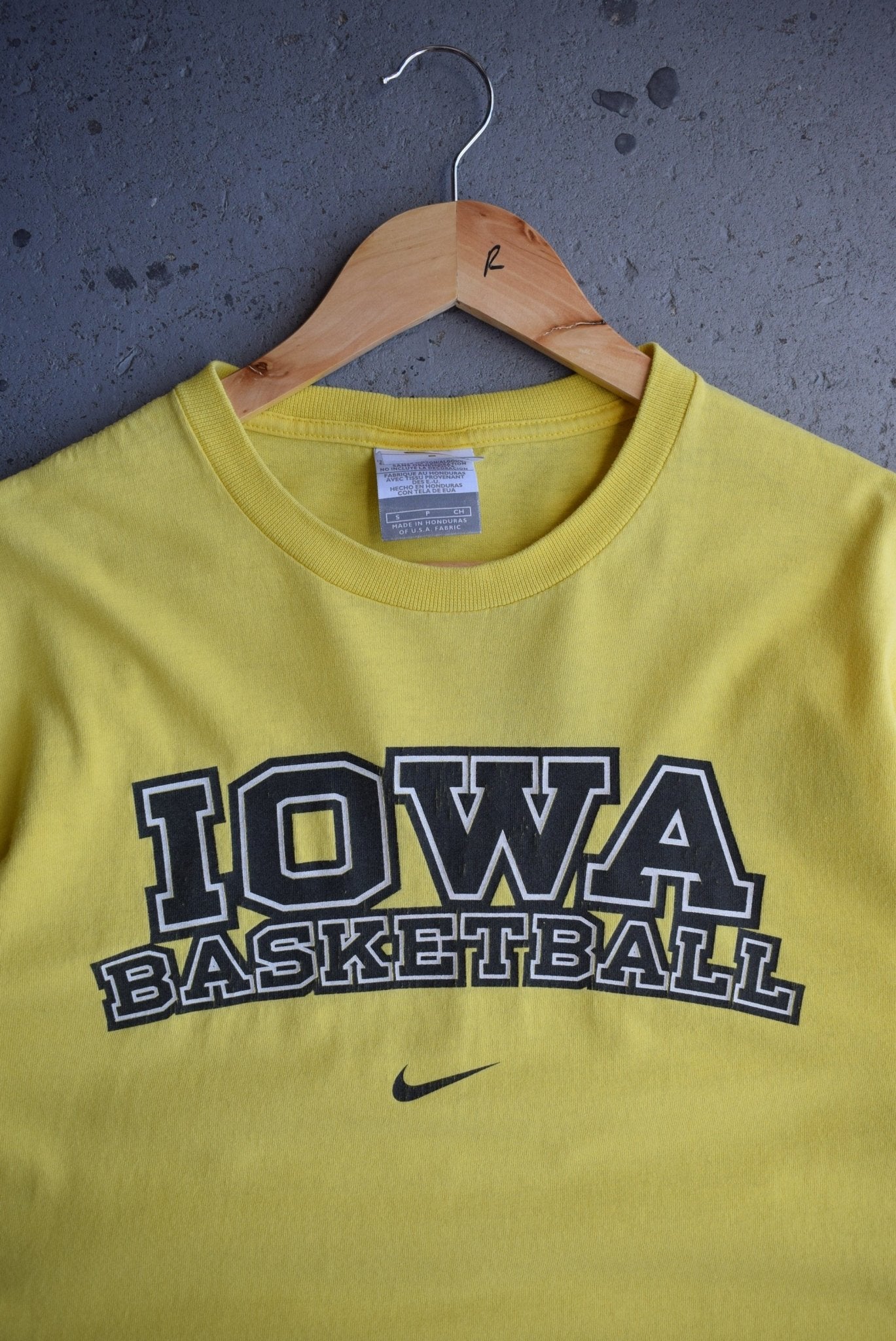 Vintage Nike x Iowa Basketball Tee (S/M) - Retrospective Store