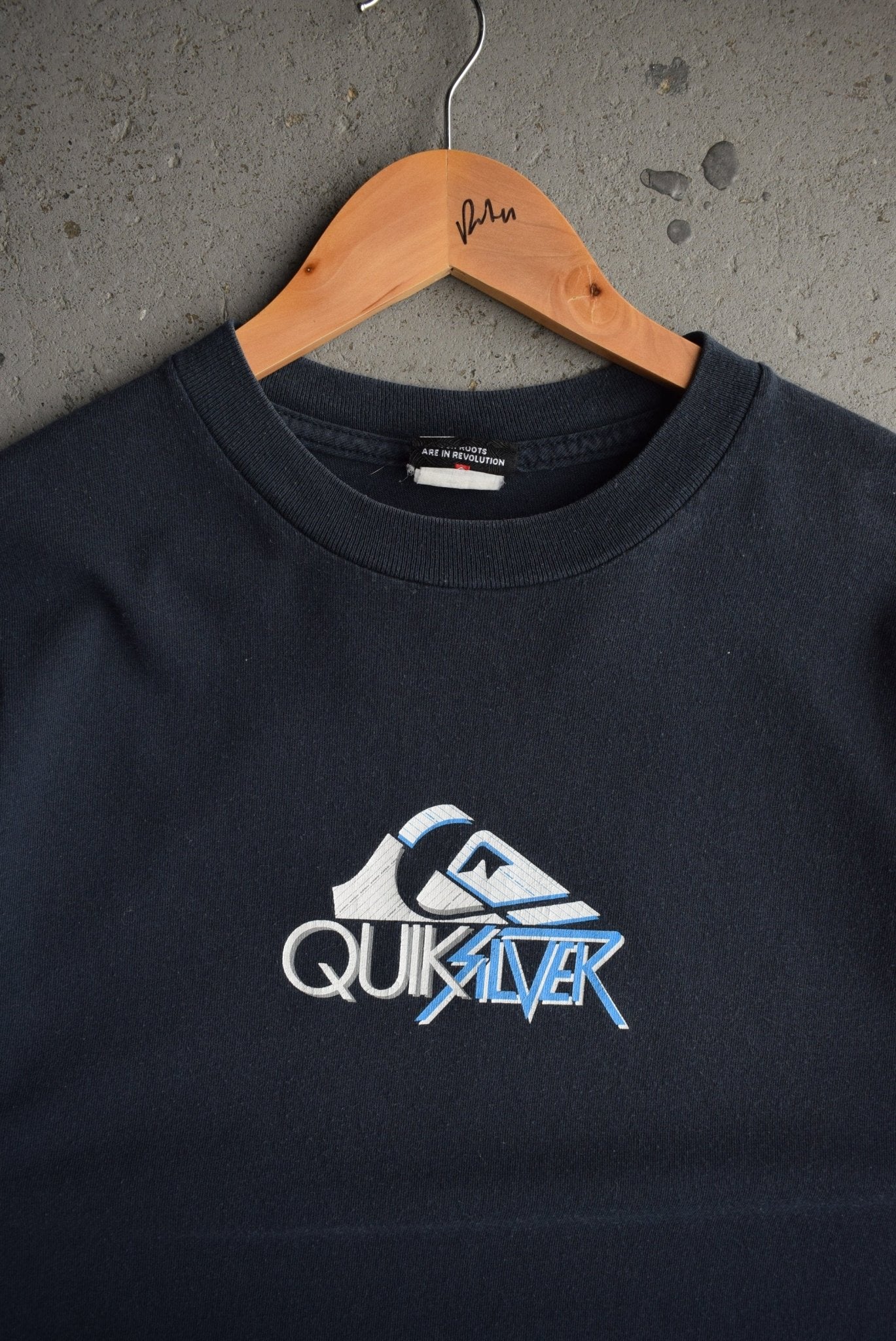 Vintage Quiksilver Spellout Tee (M) - Retrospective Store
