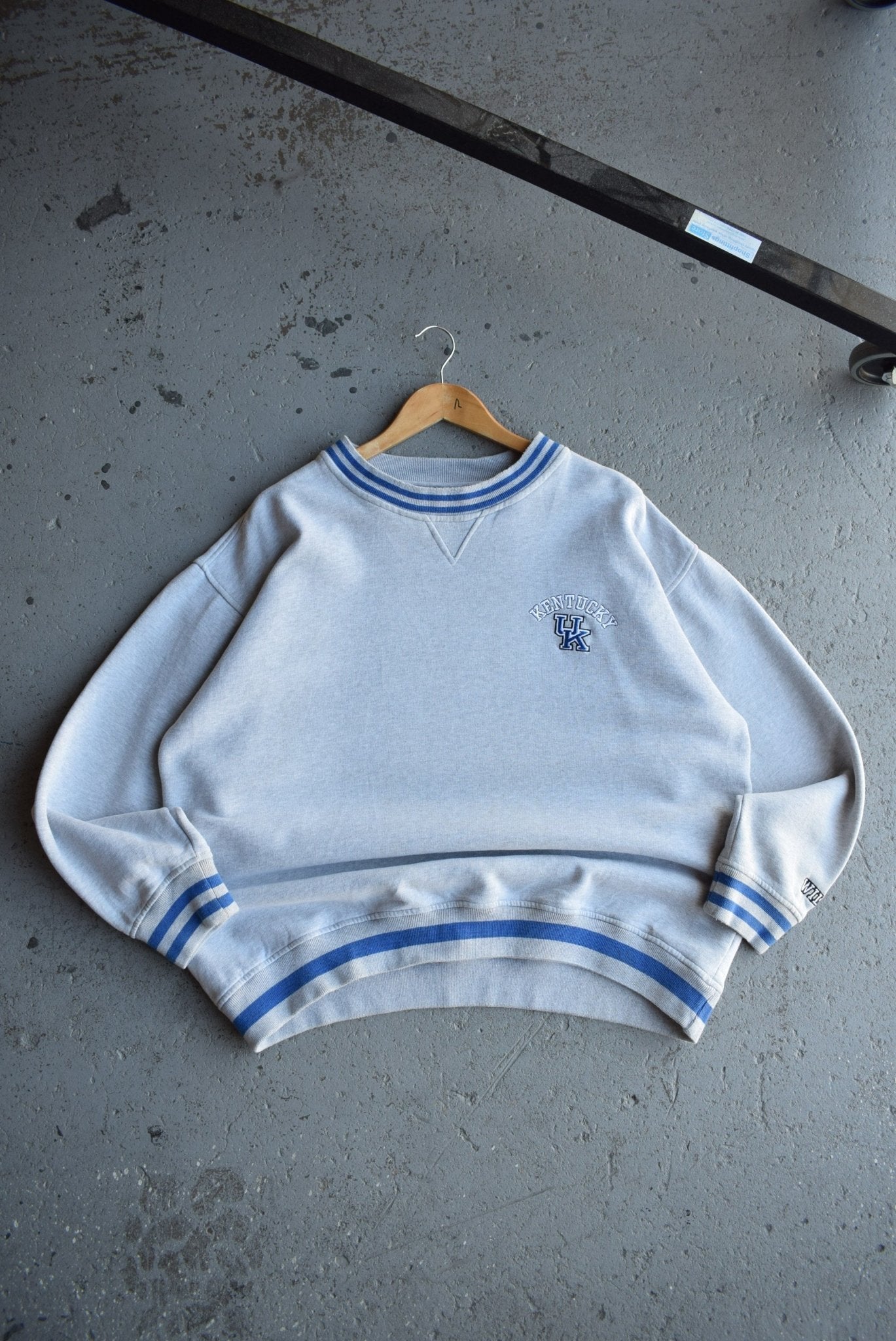 Vintage University of Kentucky Wildcats Embroidered Crewneck (L) - Retrospective Store