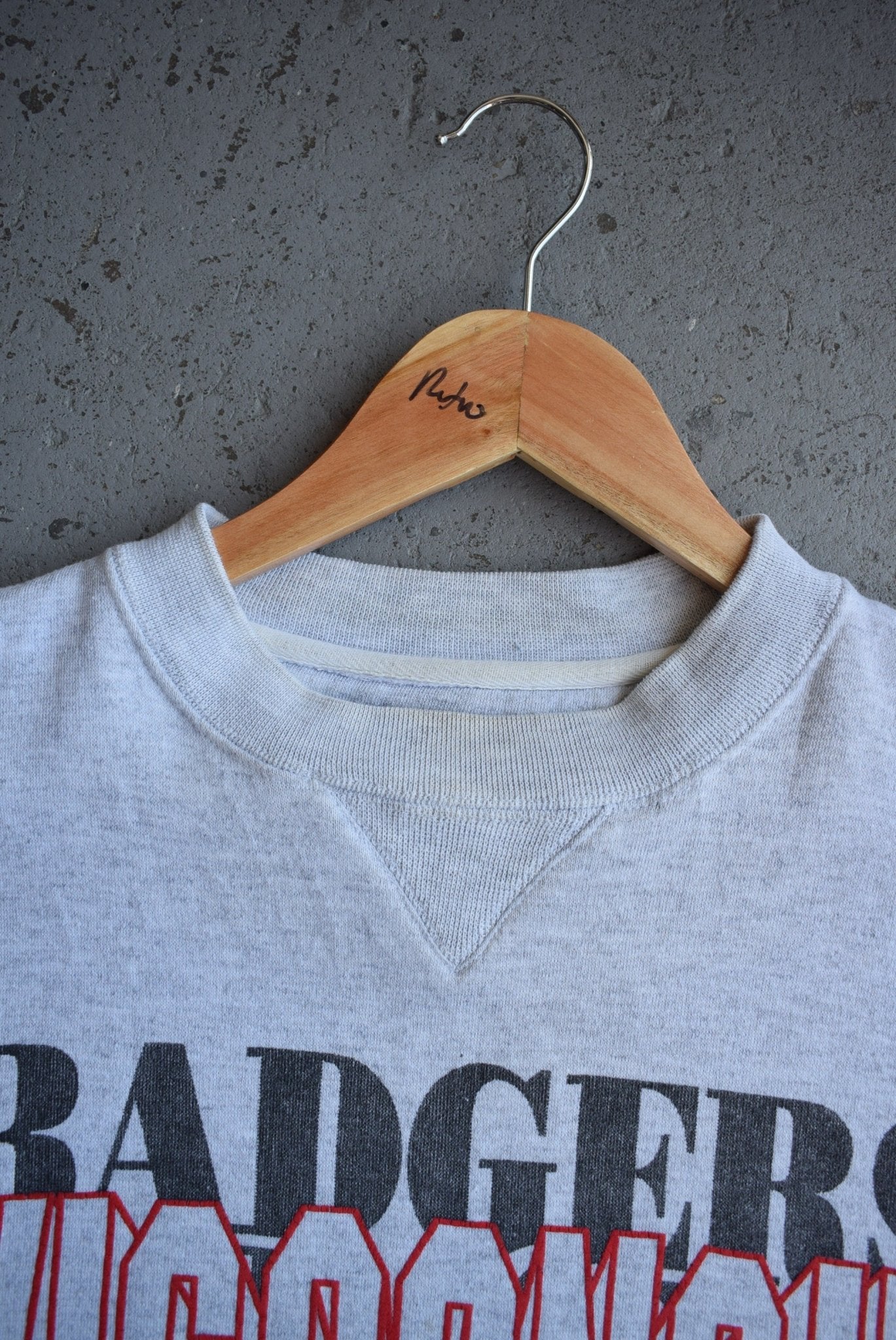 Vintage University of Wisconsin Badgers Embroidered Crewneck (XL) - Retrospective Store