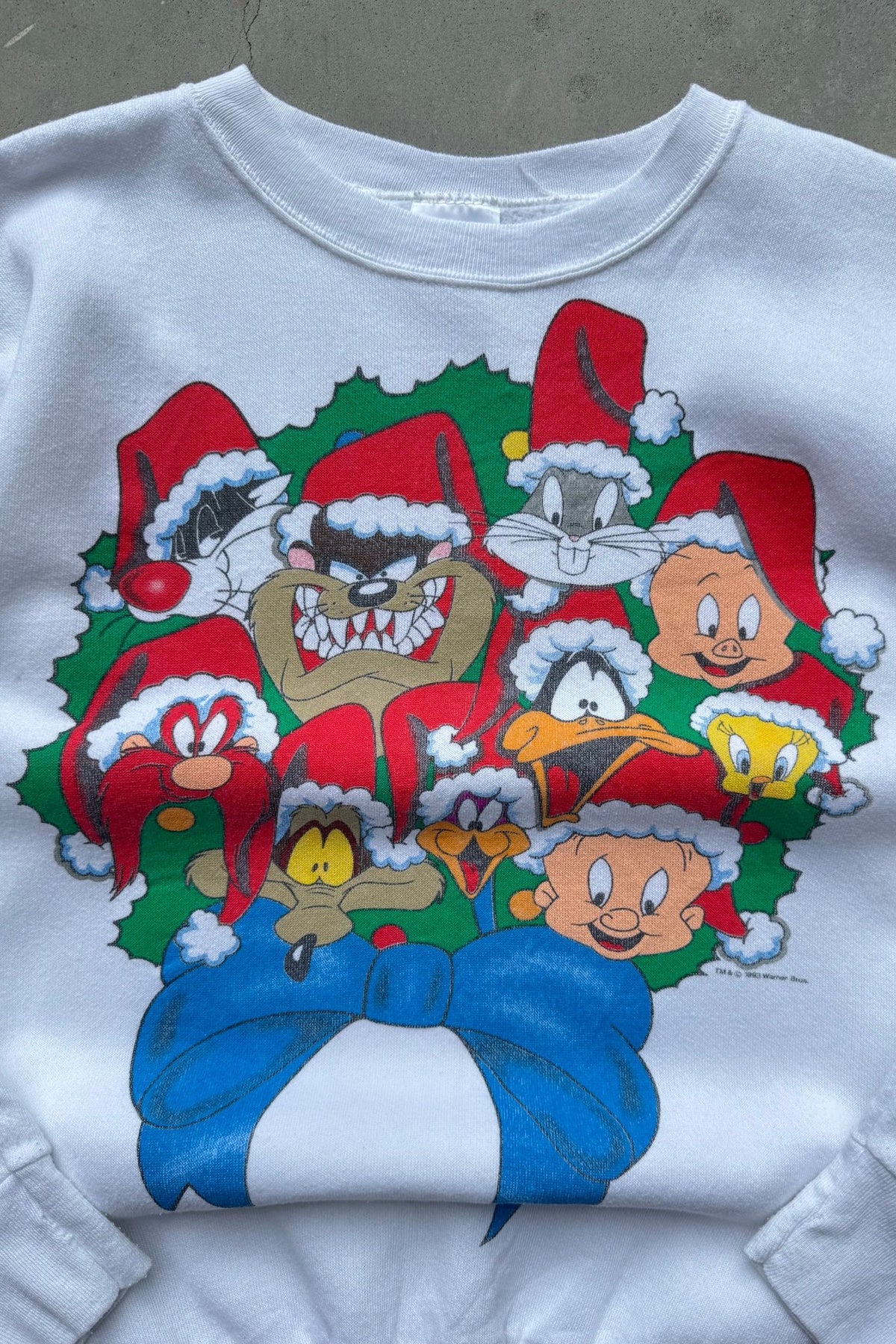 Warner Bros. Christmas White Graphic Crewneck — 1993 (M) - Retrospective Store