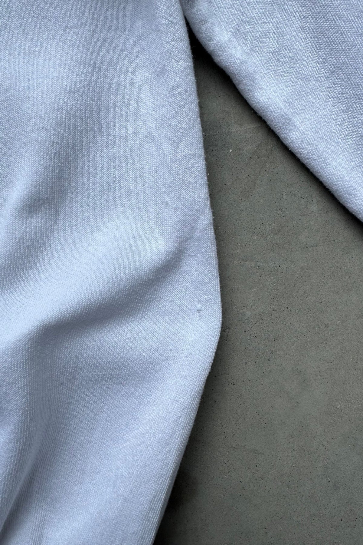 Warner Bros. Christmas White Graphic Crewneck — 1993 (M) - Retrospective Store