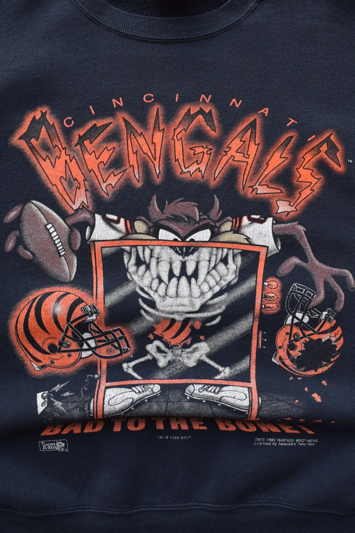Warner Bros. x NFL Cincinnati Bengals Black Graphic Crewneck — 1995 (L) - Retrospective Store