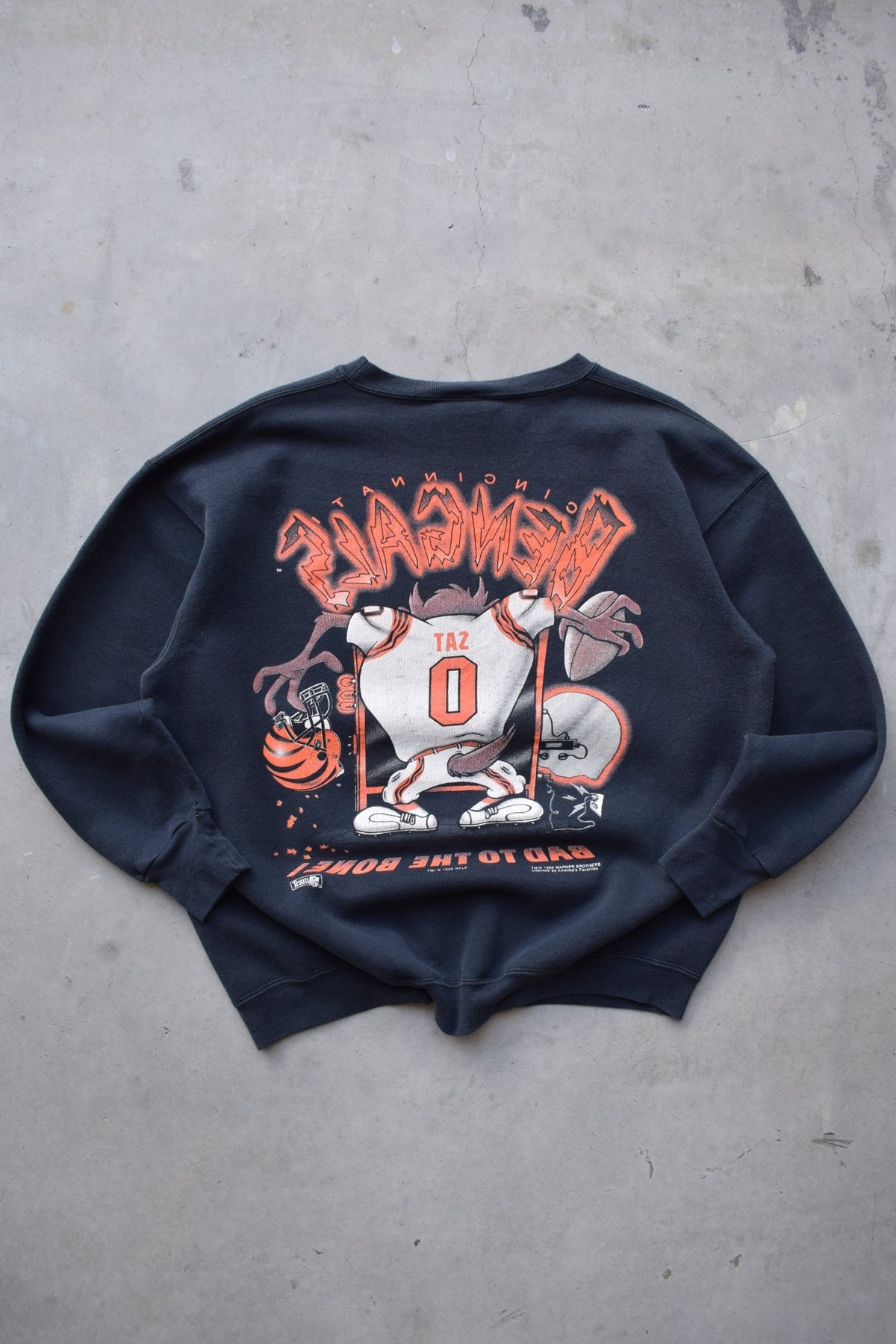Warner Bros. x NFL Cincinnati Bengals Black Graphic Crewneck — 1995 (L) - Retrospective Store