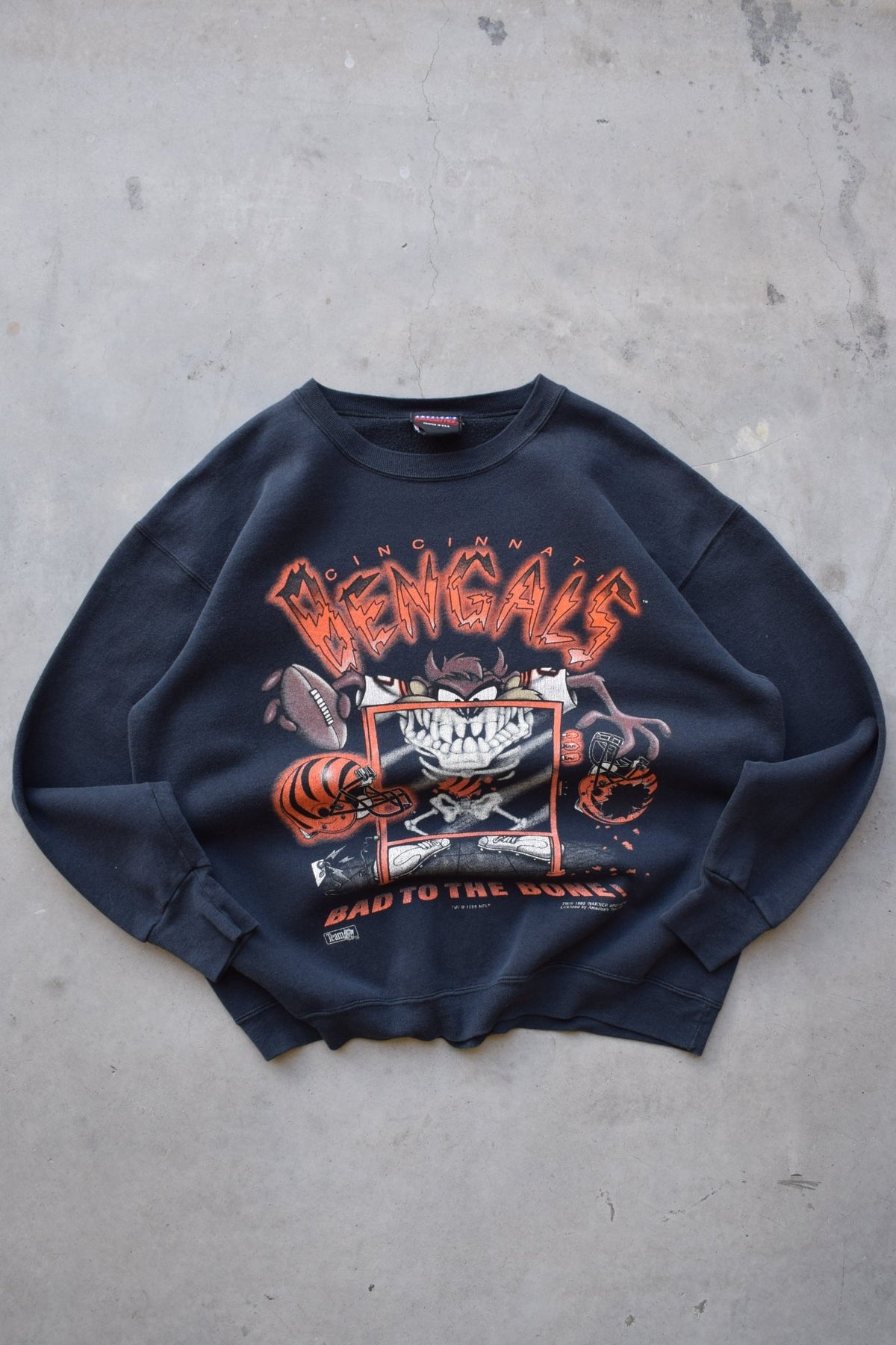 Warner Bros. x NFL Cincinnati Bengals Black Graphic Crewneck — 1995 (L) - Retrospective Store
