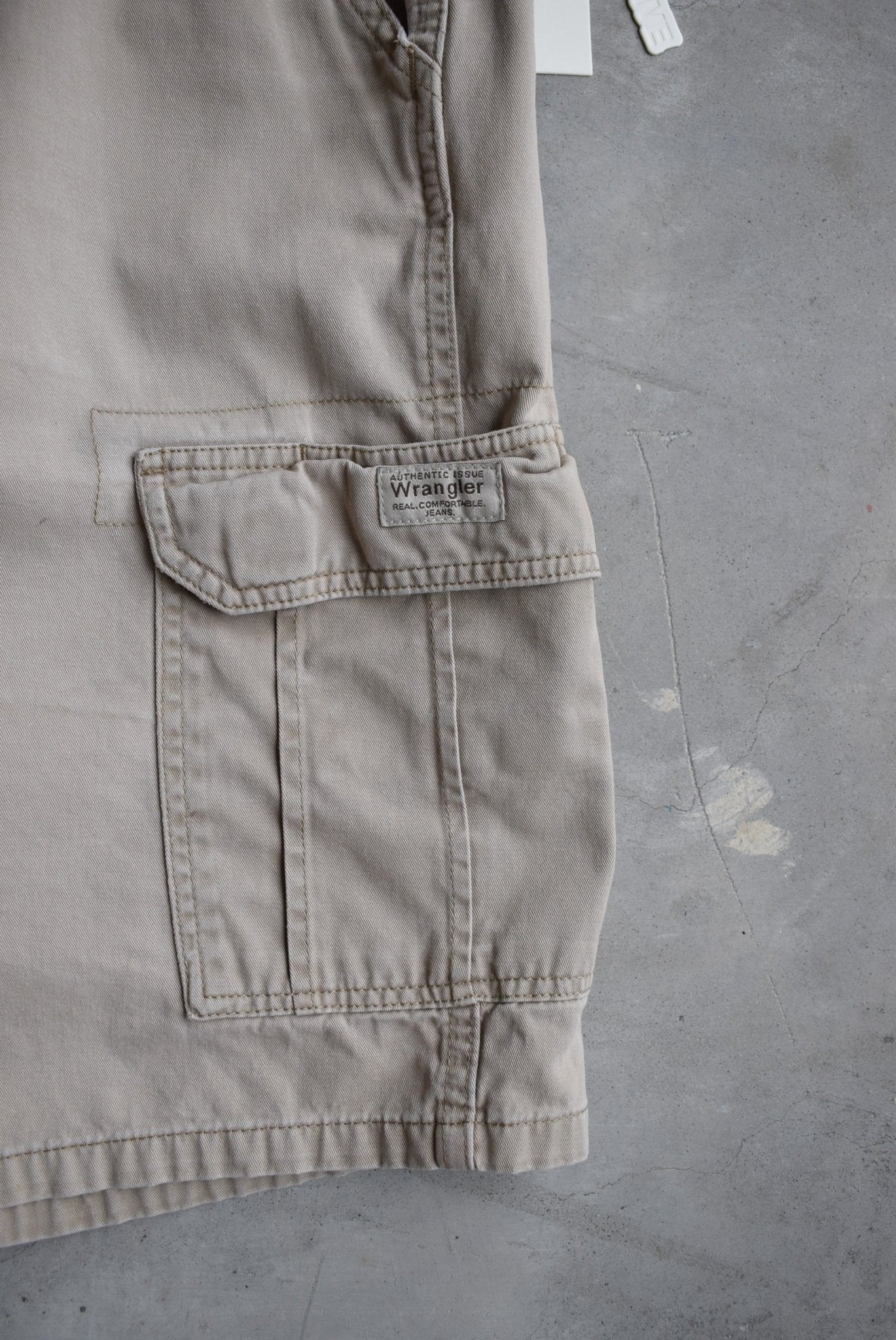 Wrangler Cargo Shorts — 2000s (38) - Retrospective Store