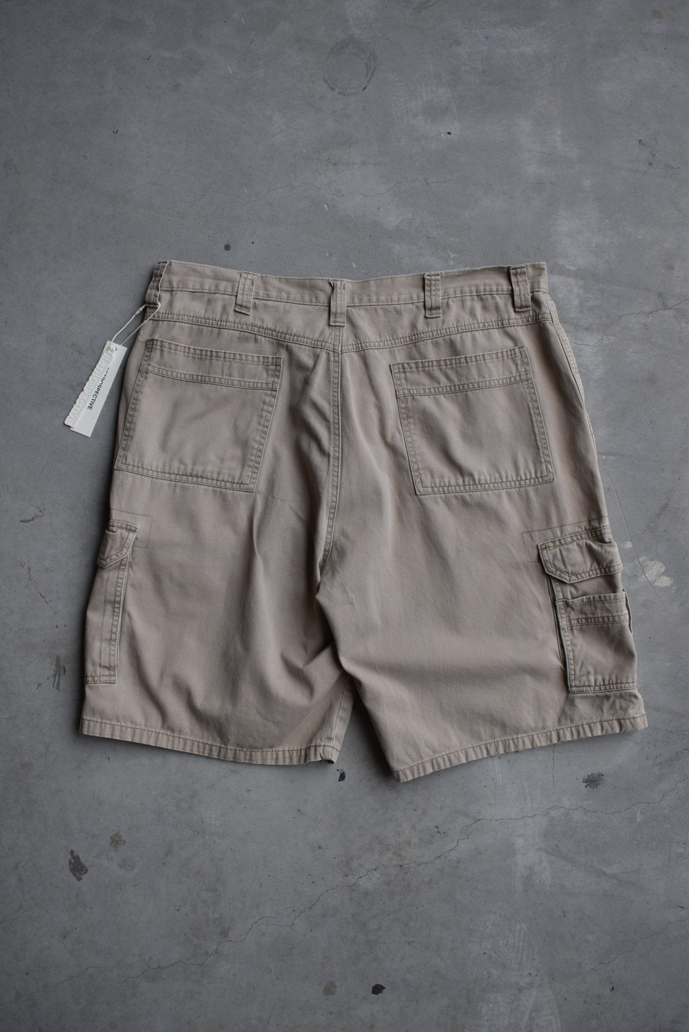 Wrangler Cargo Shorts — 2000s (38) - Retrospective Store