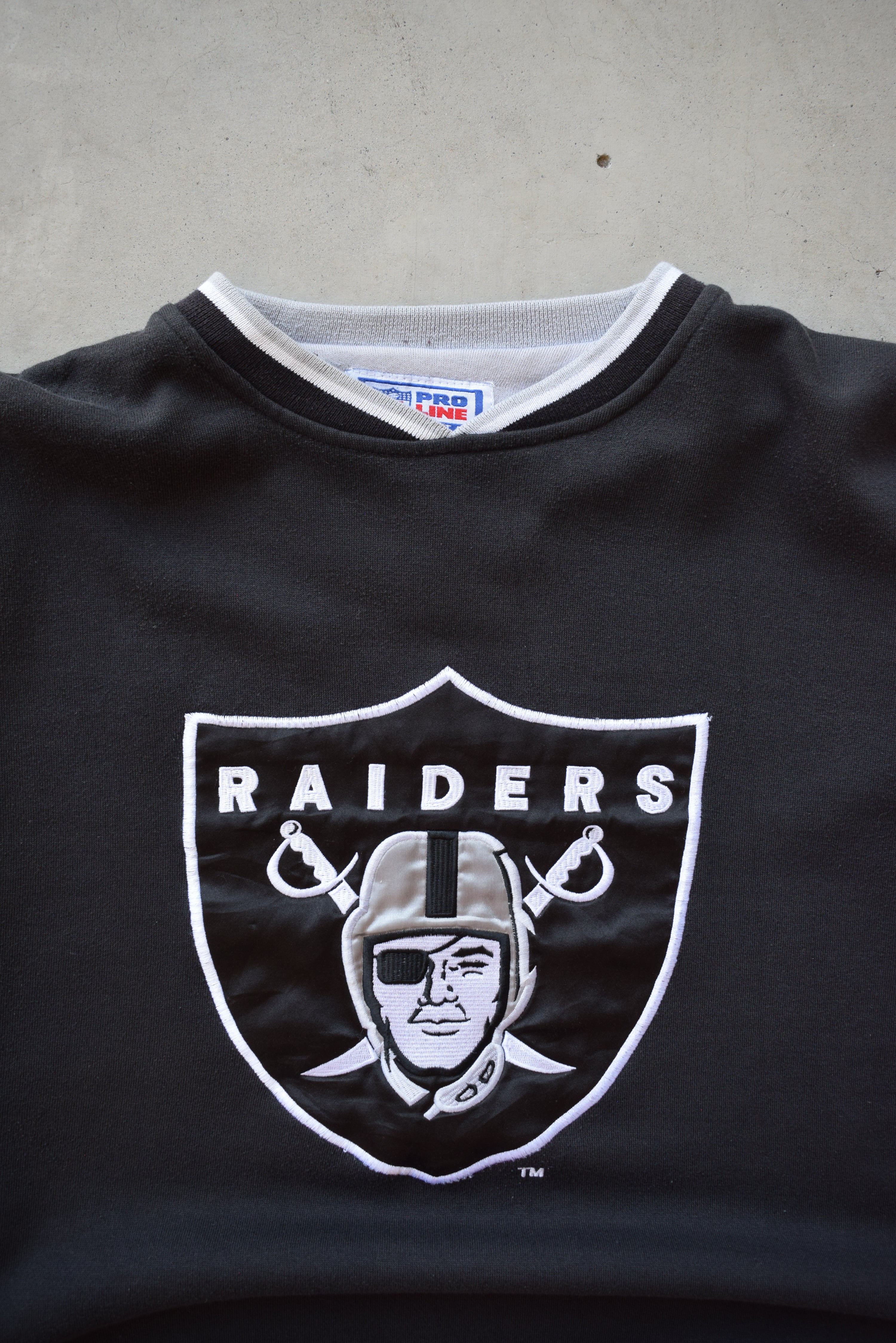 90s STARTER NFL RAIDERSスウェット　スターター　レイダース Starter x NFL Oakland Raiders Black Embroidered Crewneck — 1990s