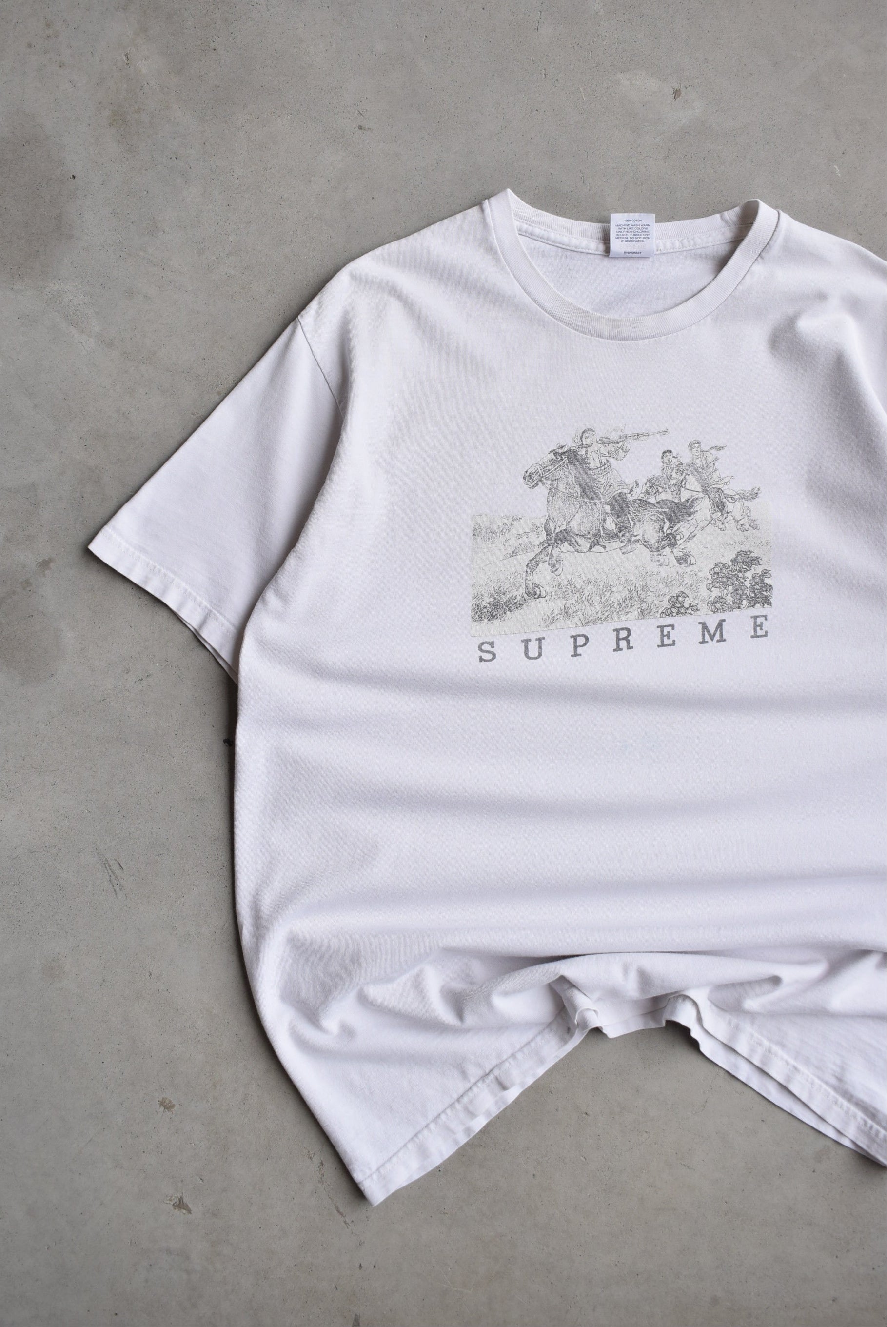 Supreme White Graphic Tee — 2000s (L) – Retrospective Store