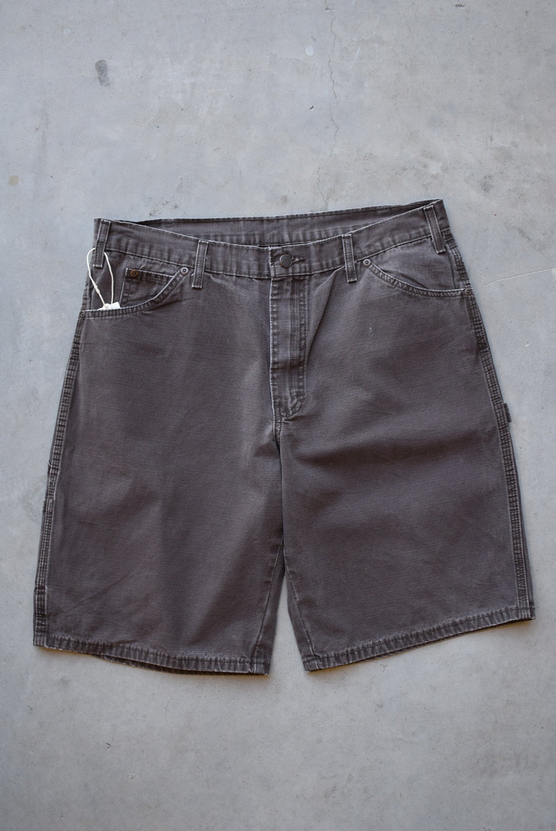 Dickies Brown Carpenter Shorts — 2000s (36) – Retrospective Store