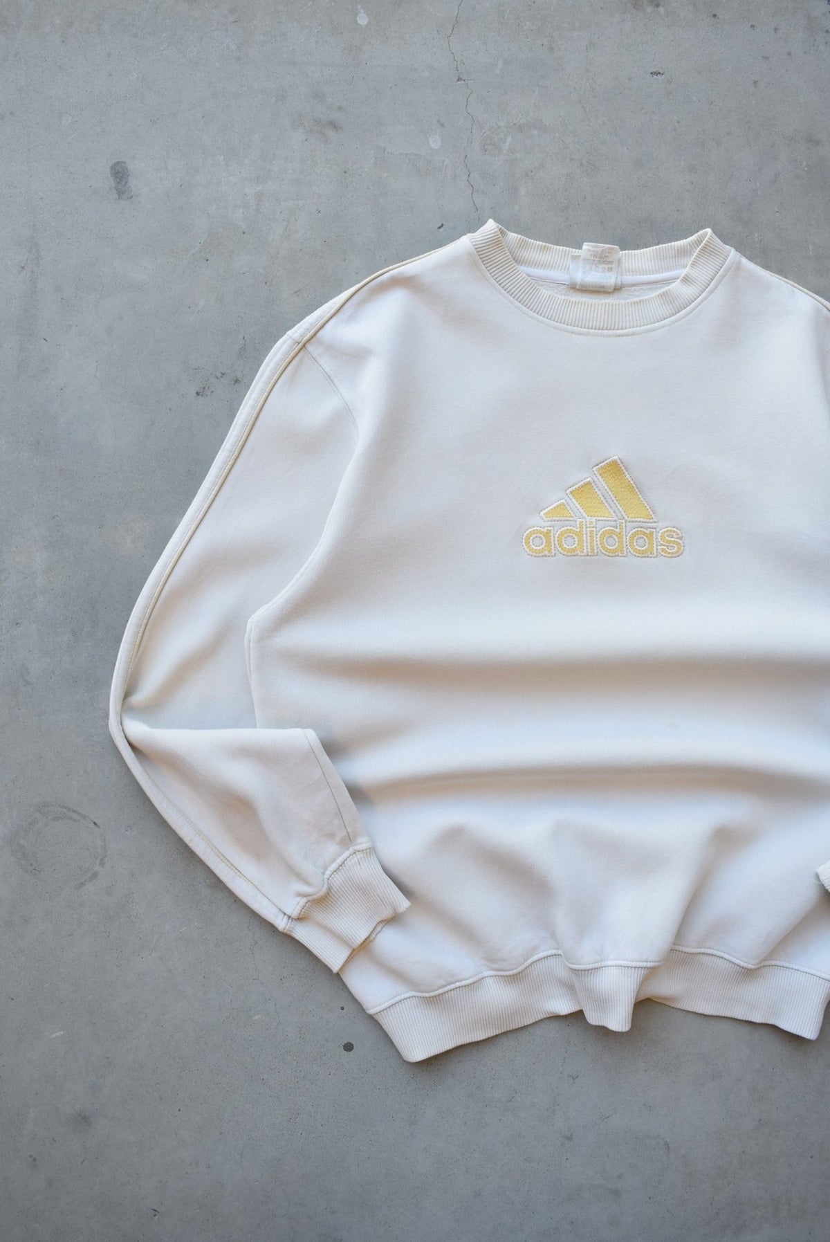 Adidas Cream Embroidered Spellout Crewneck — 1990s (M) - Retrospective Store
