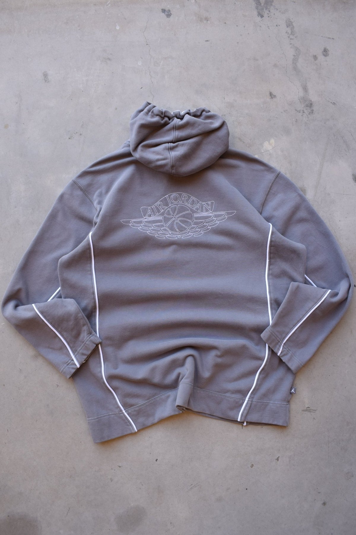 Air Jordan Grey Embroidered Logo Hoodie — 2000s (XL/XXL) - Retrospective Store