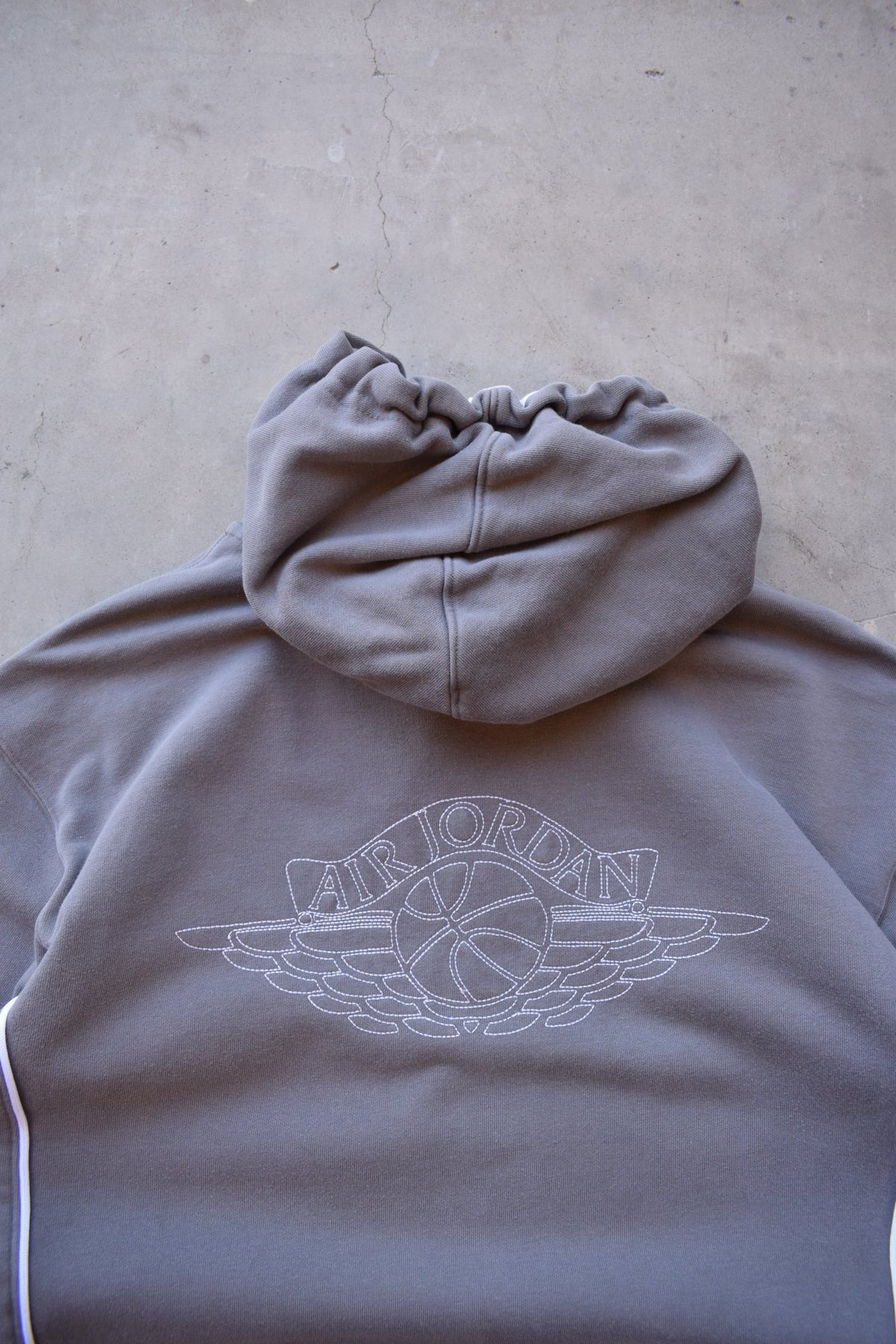 Air Jordan Grey Embroidered Logo Hoodie — 2000s (XL/XXL) - Retrospective Store