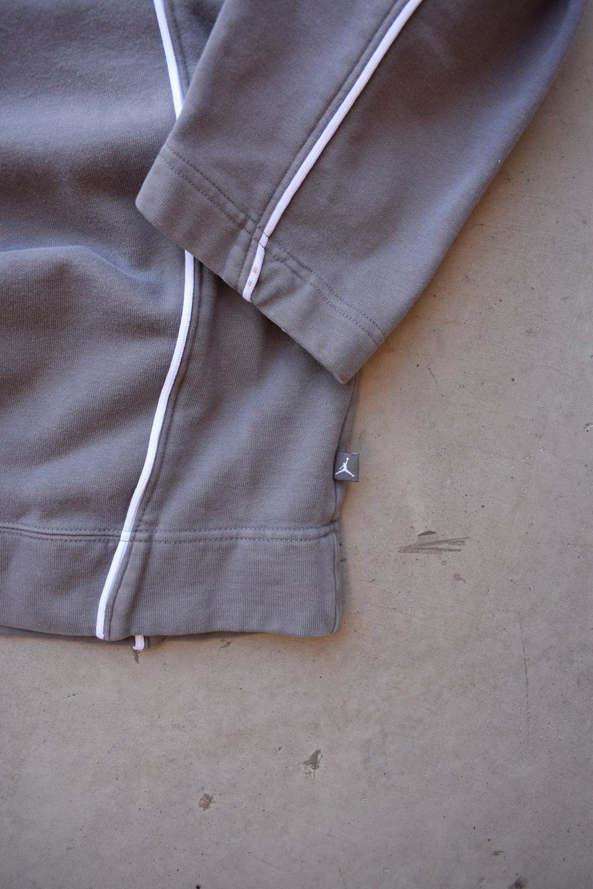 Air Jordan Grey Embroidered Logo Hoodie — 2000s (XL/XXL) - Retrospective Store