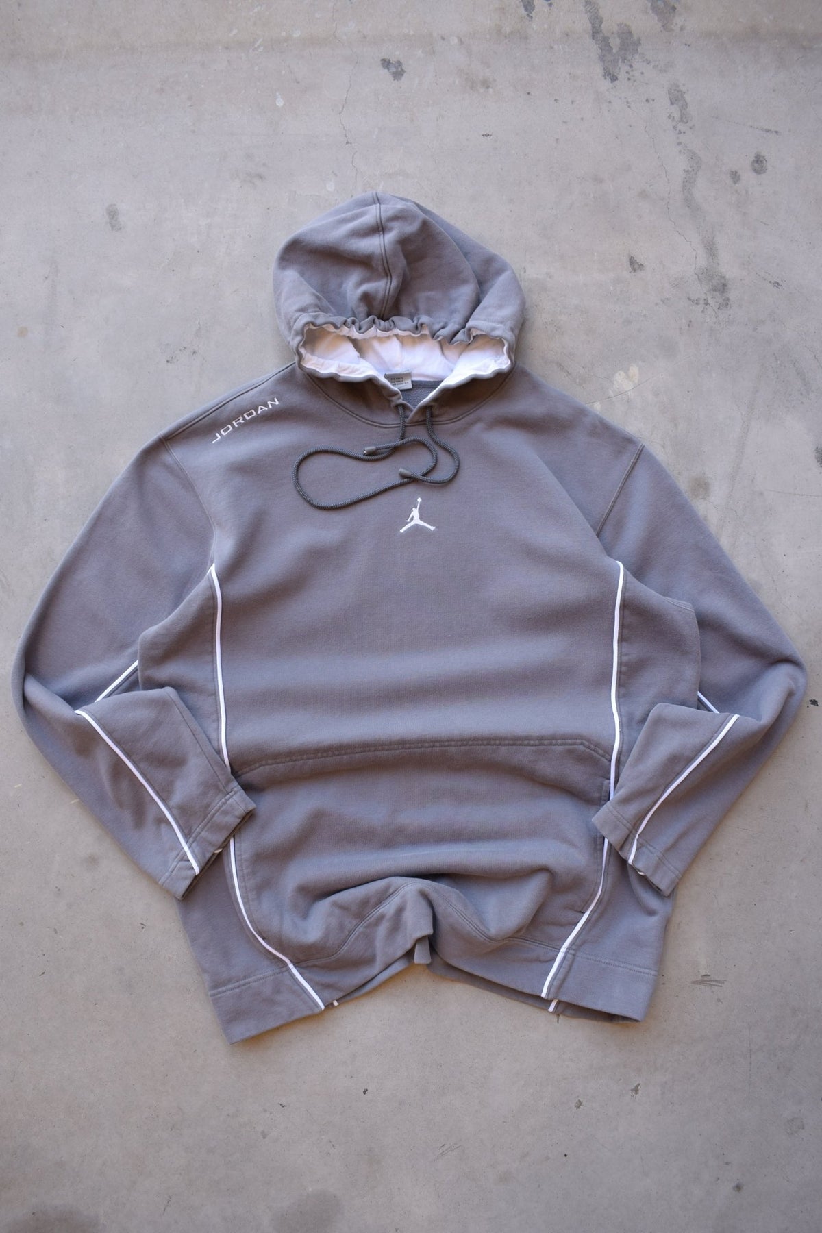 Air Jordan Grey Embroidered Logo Hoodie — 2000s (XL/XXL) - Retrospective Store