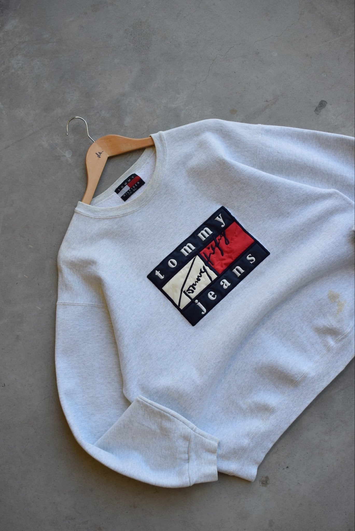 Bootleg Tommy Hilfiger Jeans Embroidered Crewneck — 1990s (M) - Retrospective Store