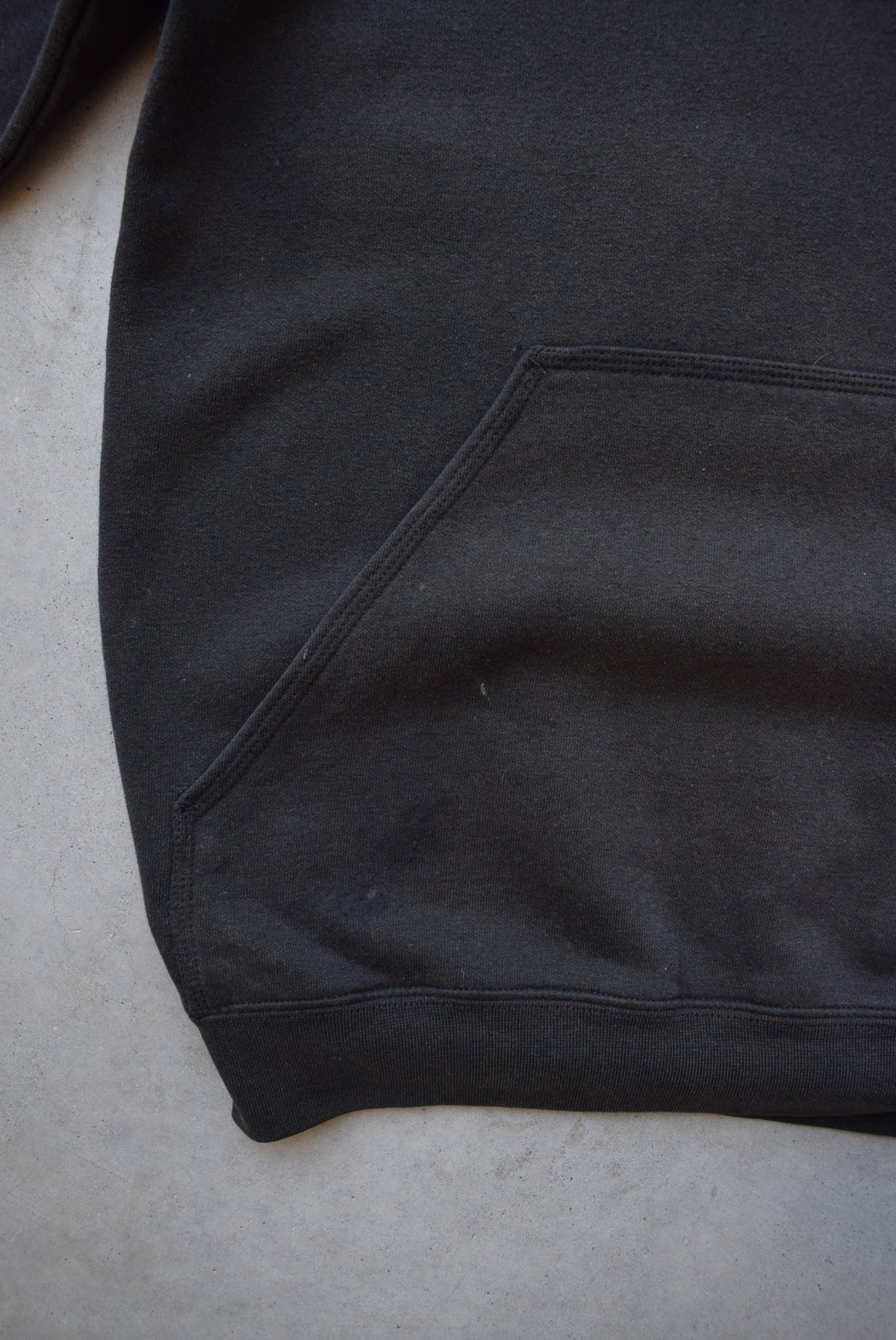 Carhartt Black Classic Logo Hoodie — 1990s (M) - Retrospective Store