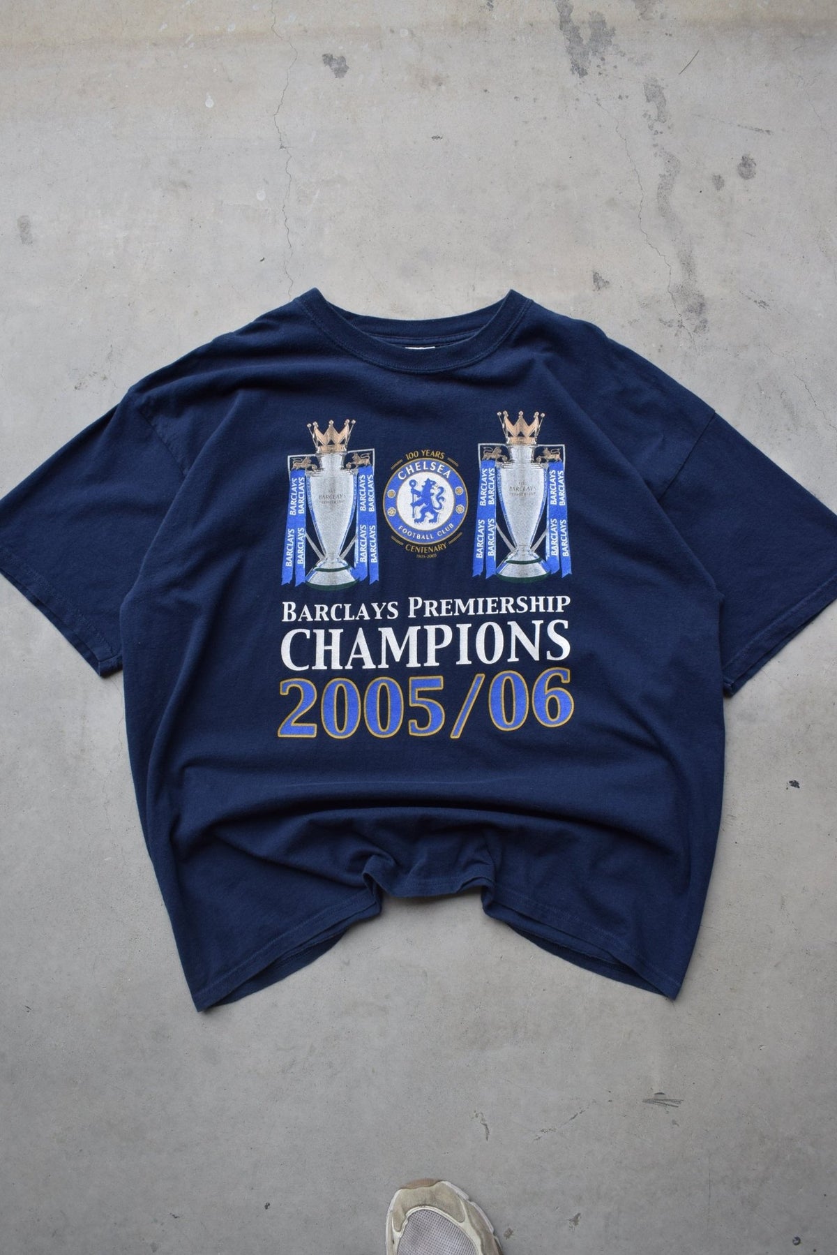 Chelsea FC Champions Navy Graphic Tee — 2005 (XXL) - Retrospective Store