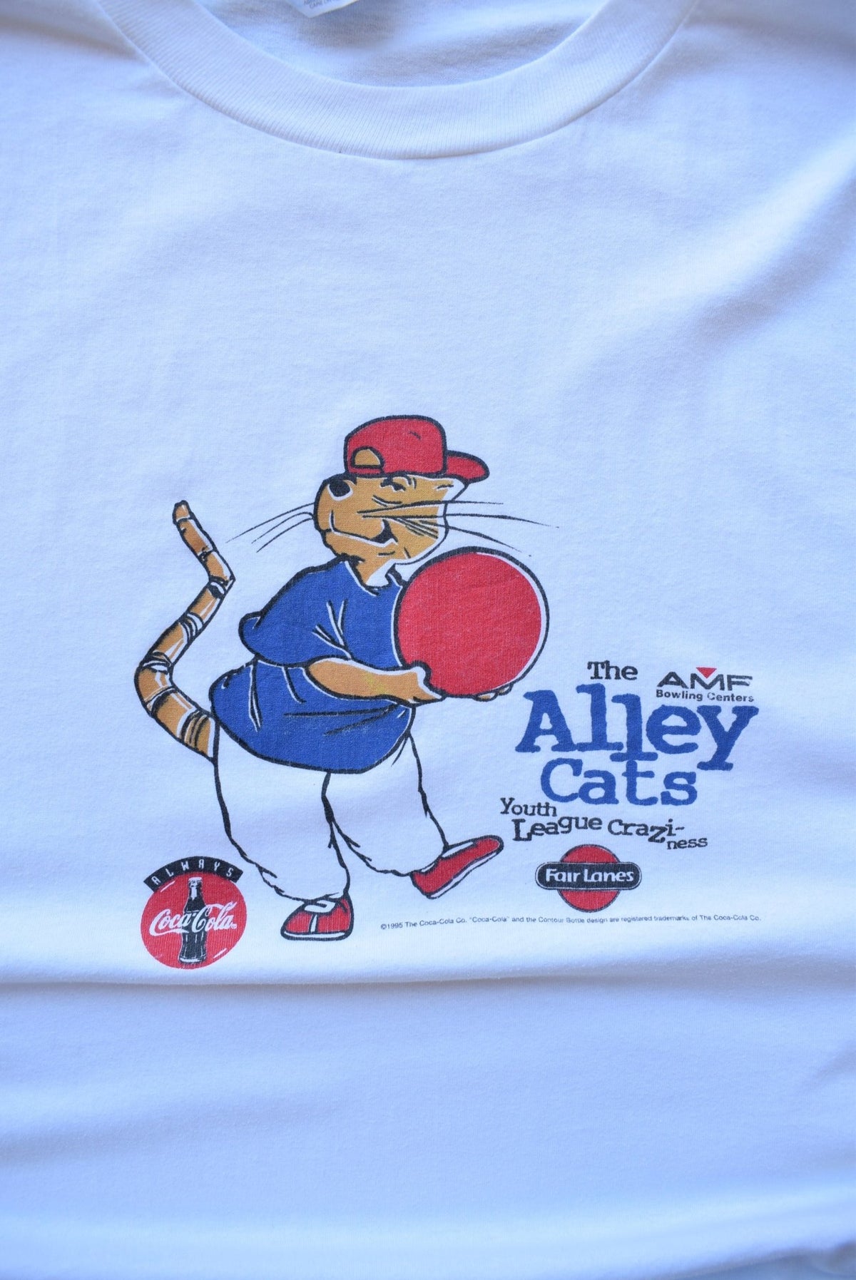 Coca-Cola x AMF Bowling 'Alley Cats' White Graphic Tee — 1995 (L/XL) - Retrospective Store