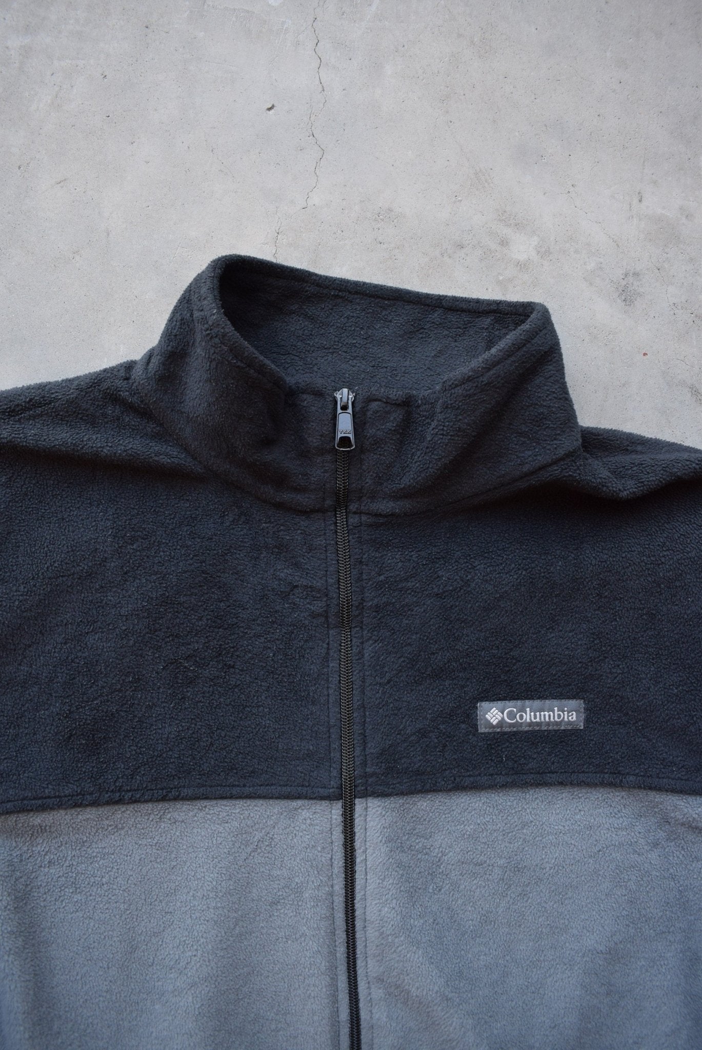 Columbia Black & Grey Embroidered Fleece Jacket — 2000s (XL) - Retrospective Store