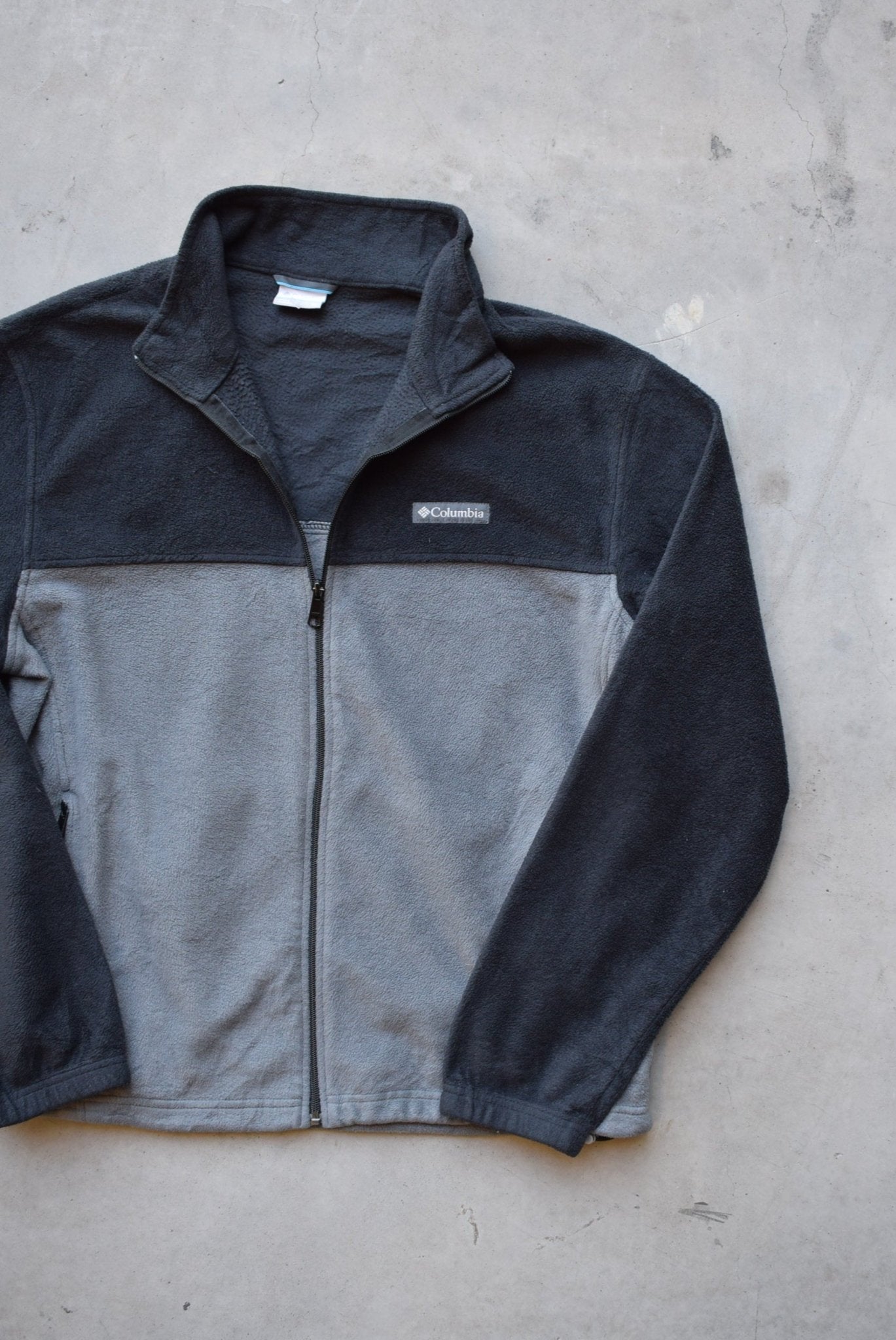 Columbia Black & Grey Embroidered Fleece Jacket — 2000s (XL) - Retrospective Store