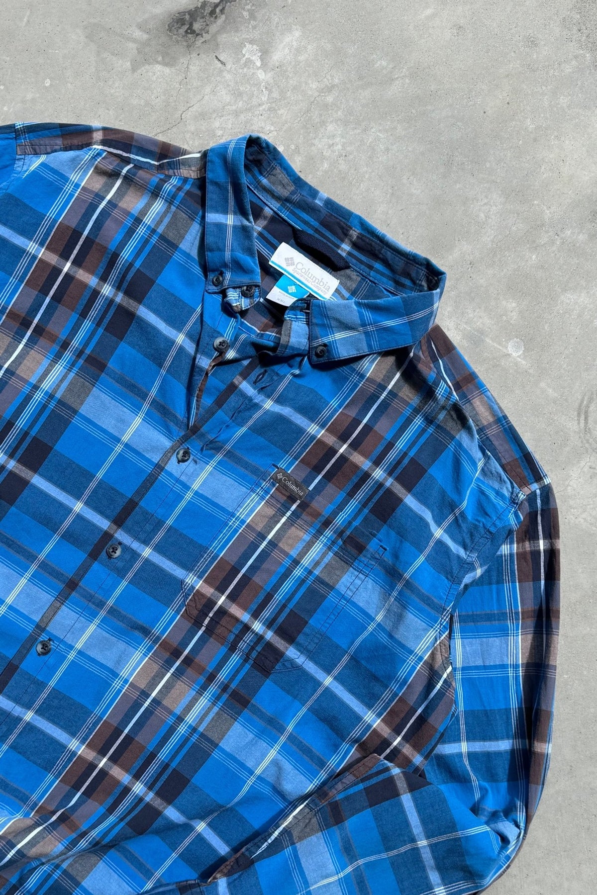 Columbia Blue Cropped Long Sleeve Button Up — 2000s (XL) - Retrospective Store