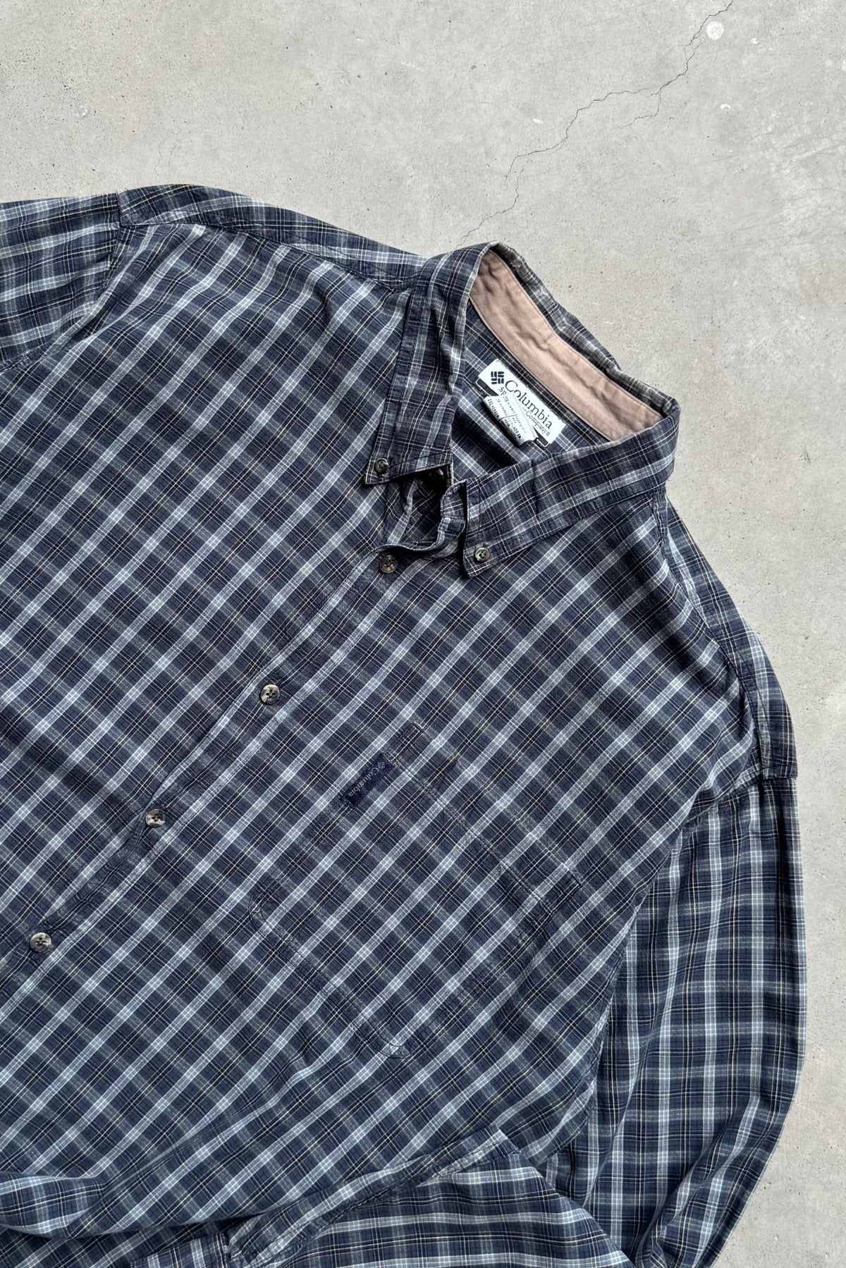 Columbia Navy Cropped Long Sleeve Button Up — 2000s (XL) - Retrospective Store