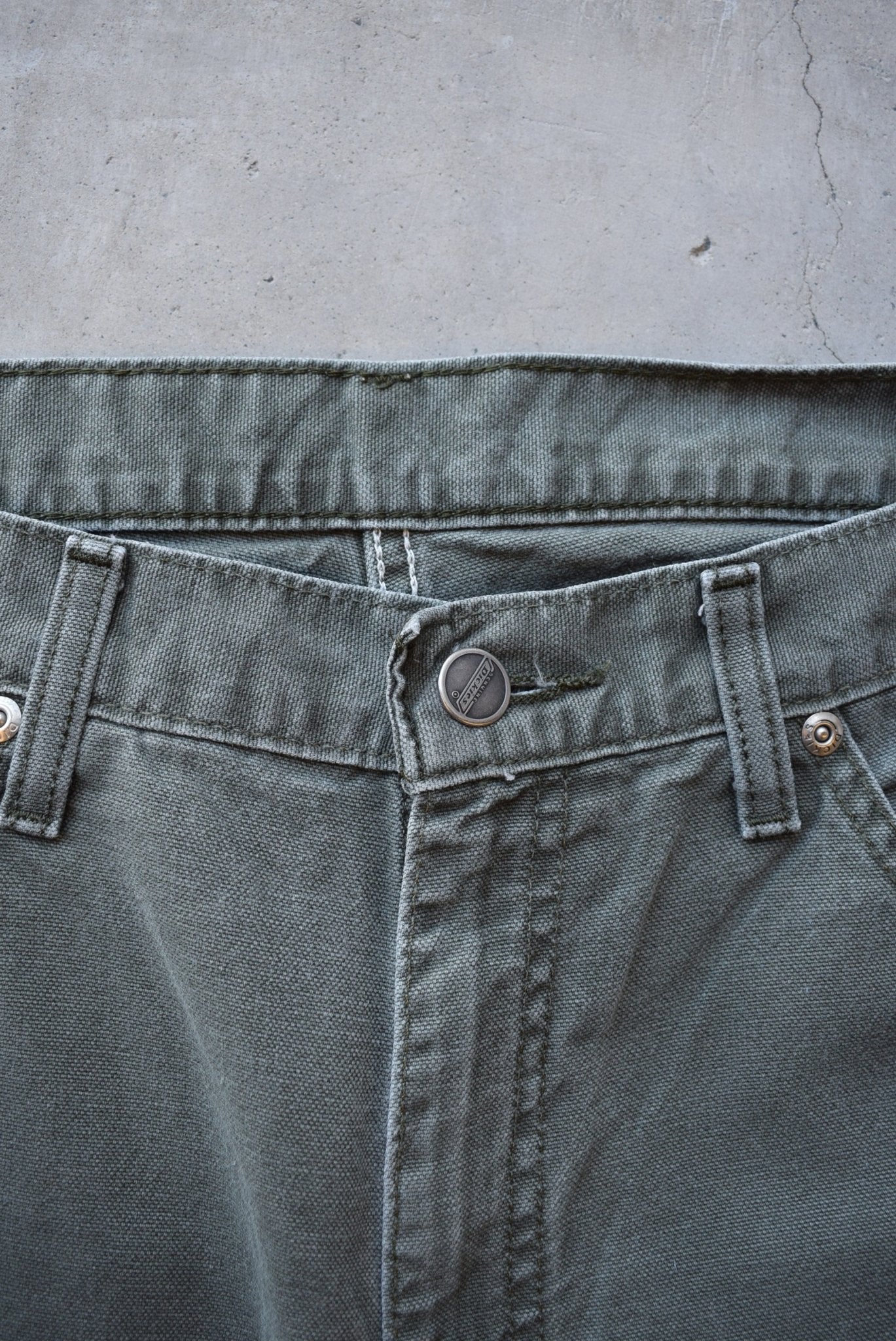 Dickies Green Carpenter Shorts — 2000s (32) - Retrospective Store