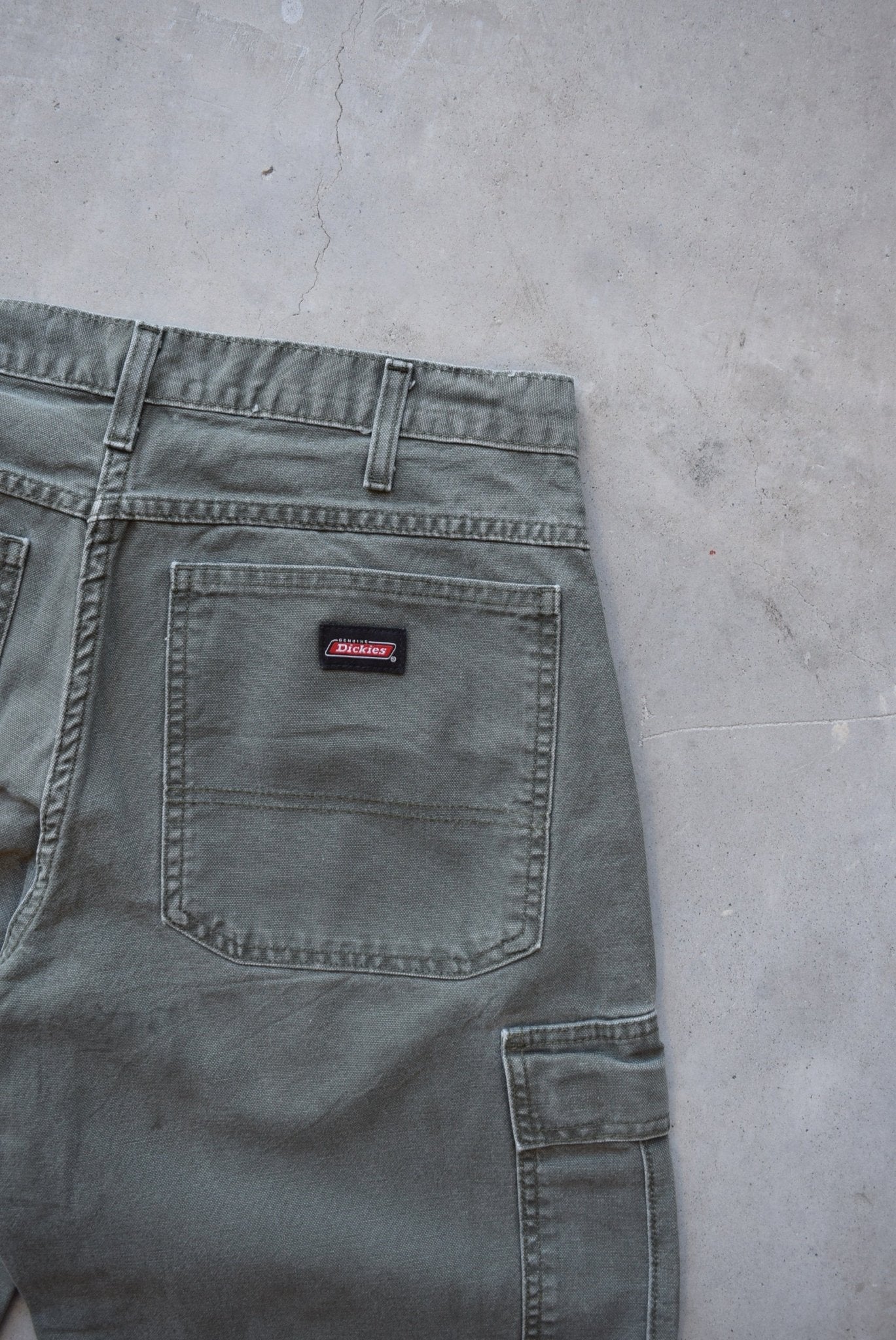 Dickies Green Carpenter Shorts — 2000s (32) - Retrospective Store