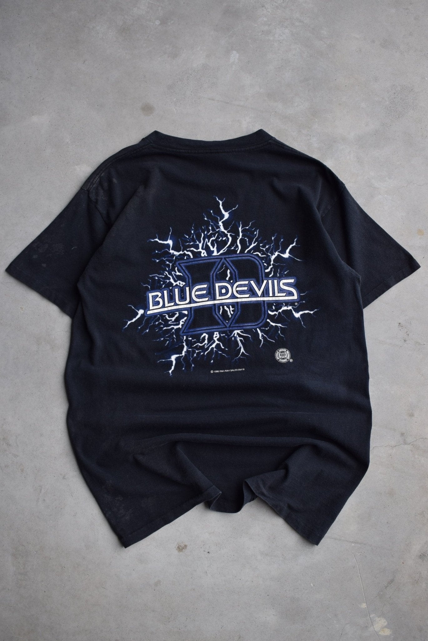 Duke University Blue Devils Black Graphic Tee — 1996 (L) - Retrospective Store