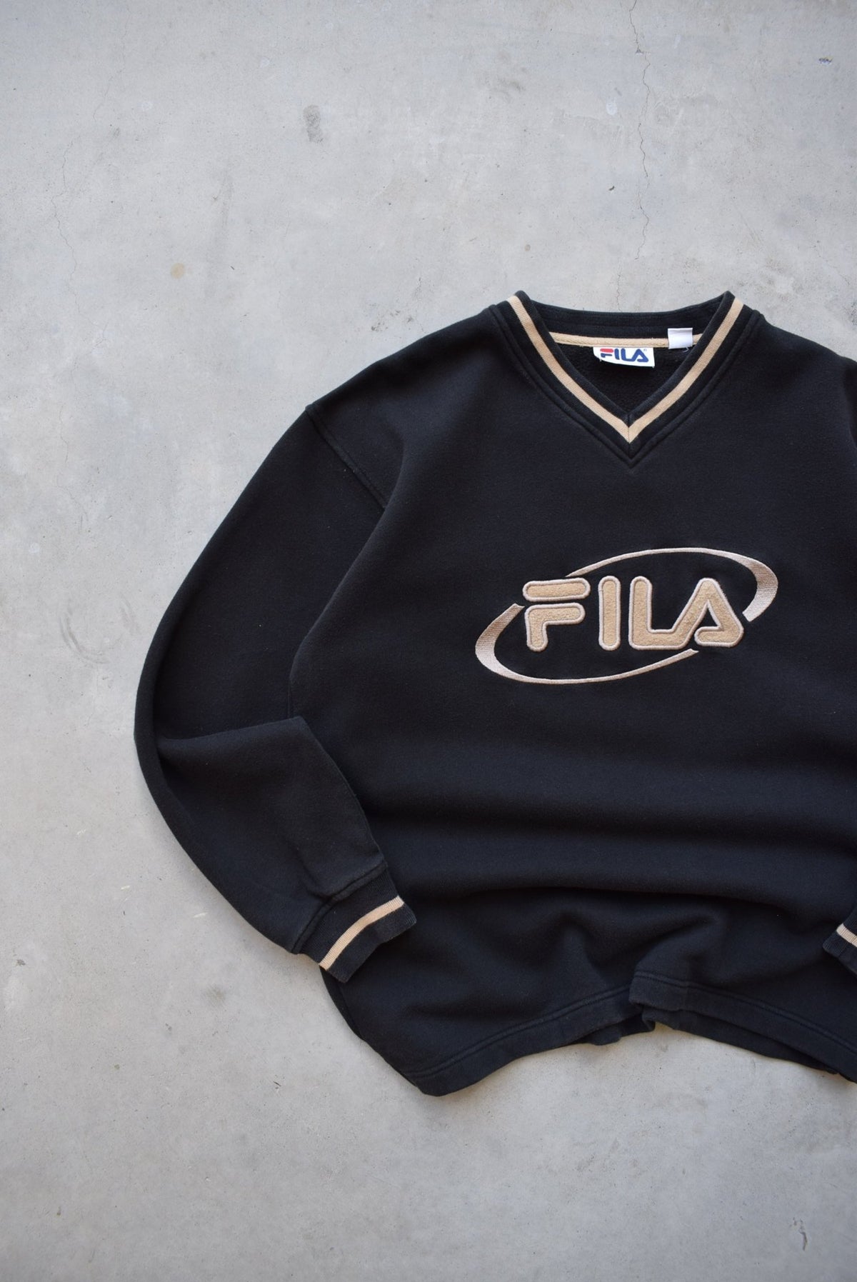 Fila Black & Tan Embroidered Spellout Crewneck — 1990s (L) - Retrospective Store