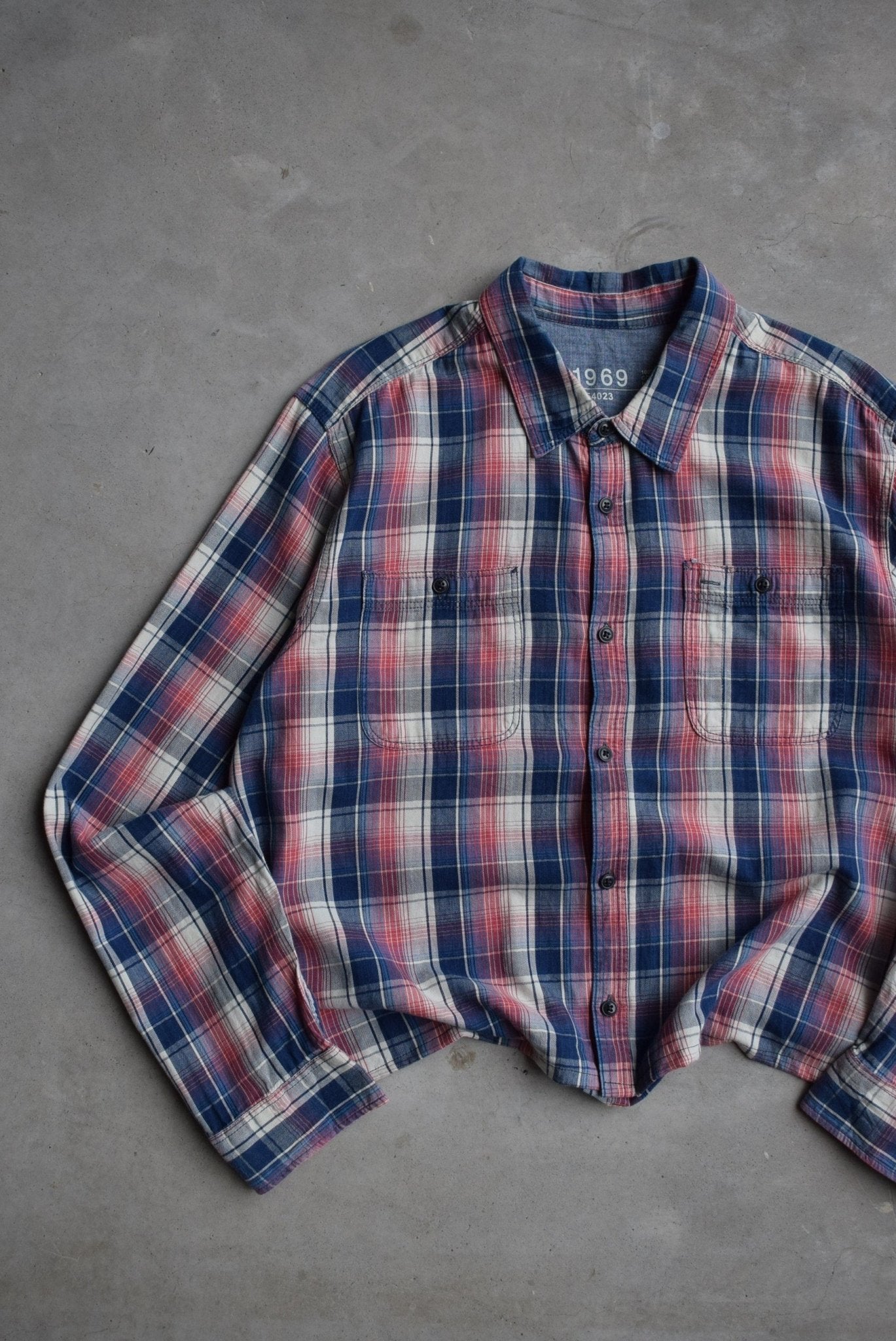 GAP Cropped Long Sleeve Button Up — 2000s (L) - Retrospective Store