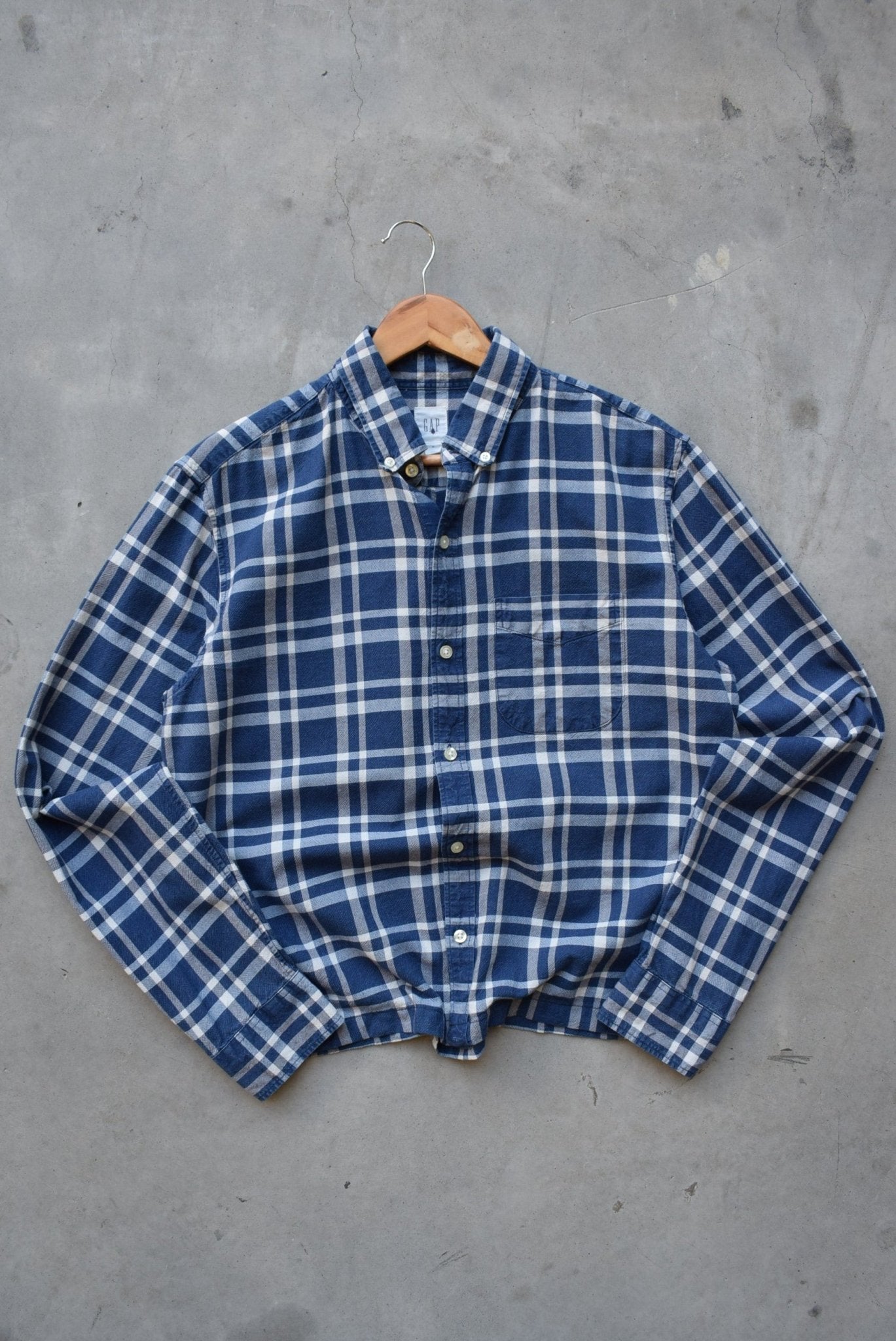 GAP Navy Cropped Long Sleeve Button Up — 2000s (M) - Retrospective Store