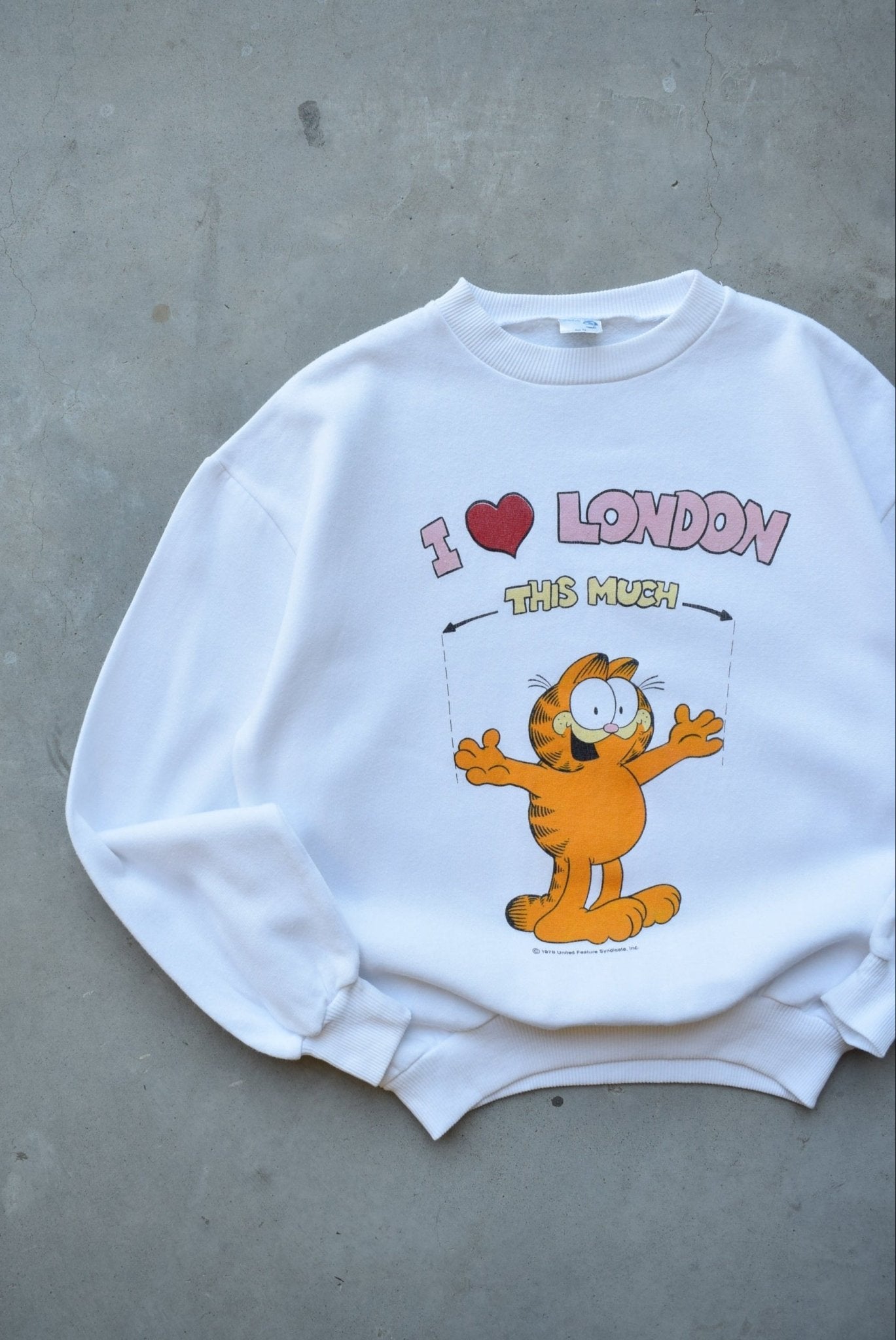 Garfield 'I Love London' White Graphic Crewneck — 1990s (S) - Retrospective Store