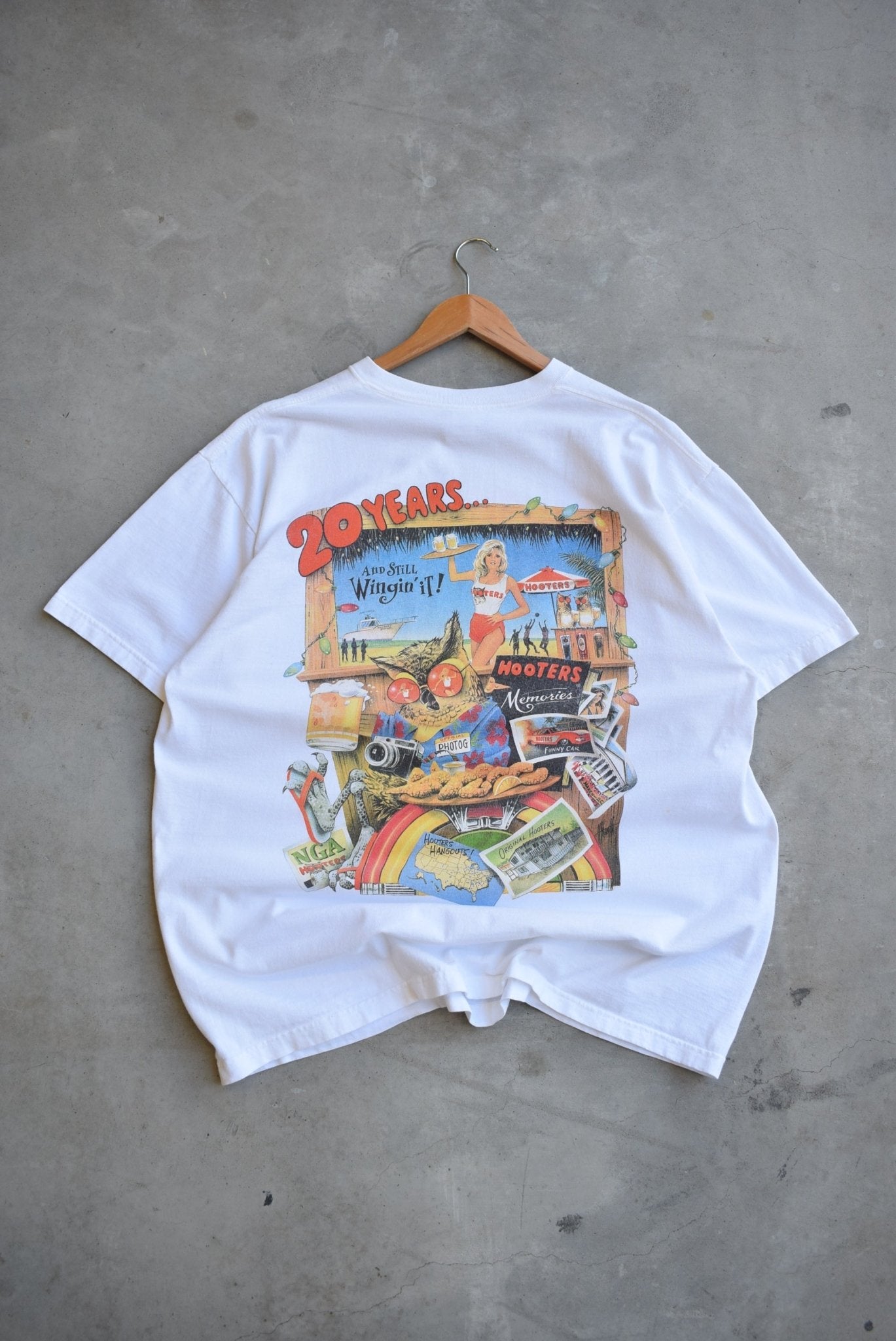 Hooters 20th Anniversary Tee — 2003 (XXL) - Retrospective Store