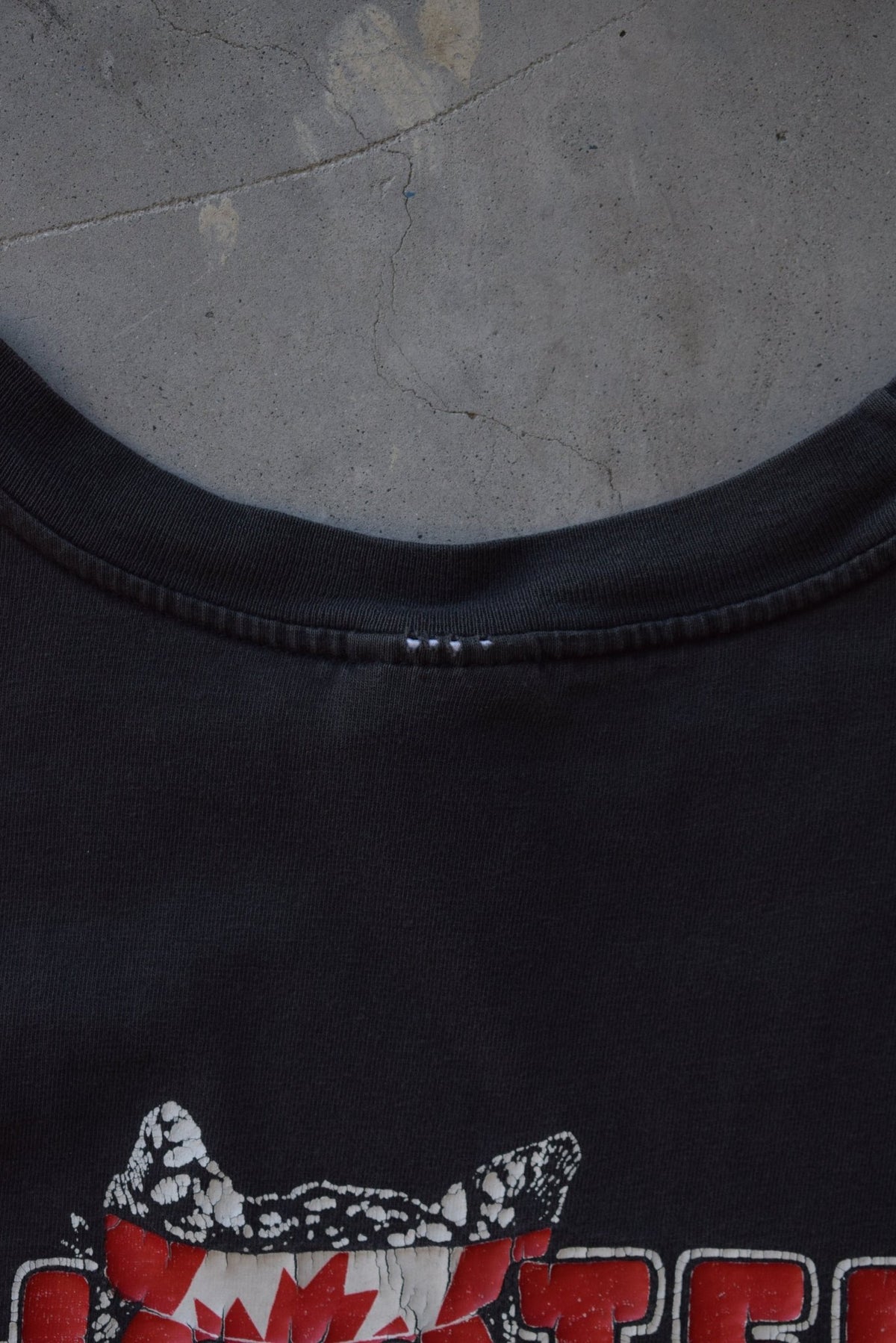 Hooters 'Hog Wild' Faded-Black Graphic Tee — 1990s (XXL) - Retrospective Store