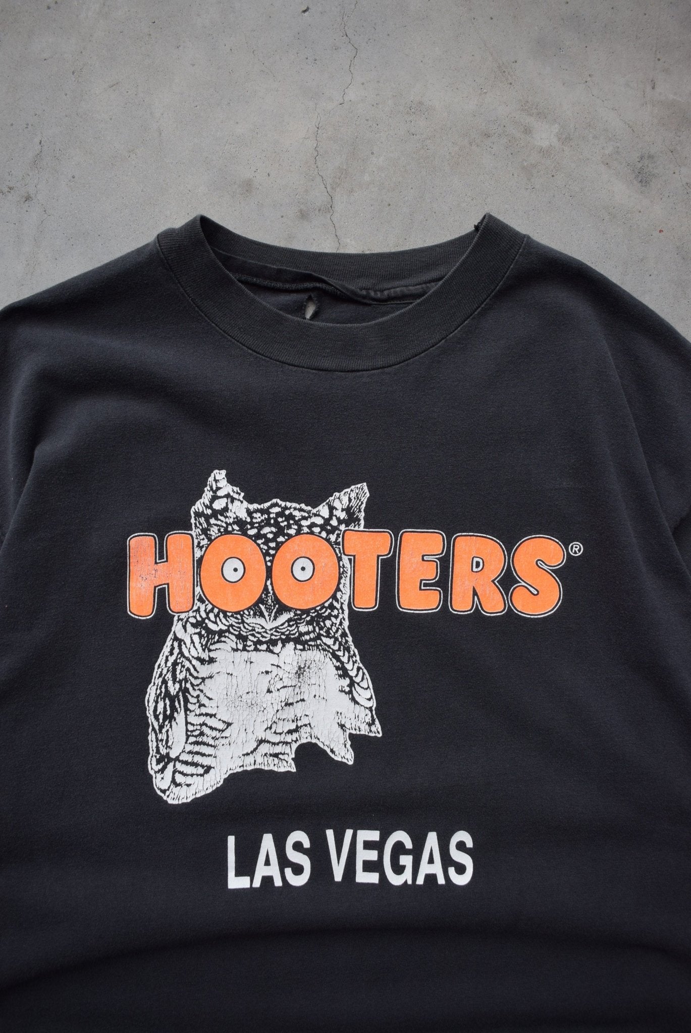 Hooters Las Vegas Black Graphic Tee — 1990s (L) - Retrospective Store