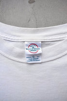 Hooters Racing 'Pit Crew' White Graphic Tee — 2000s (XL) - Retrospective Store
