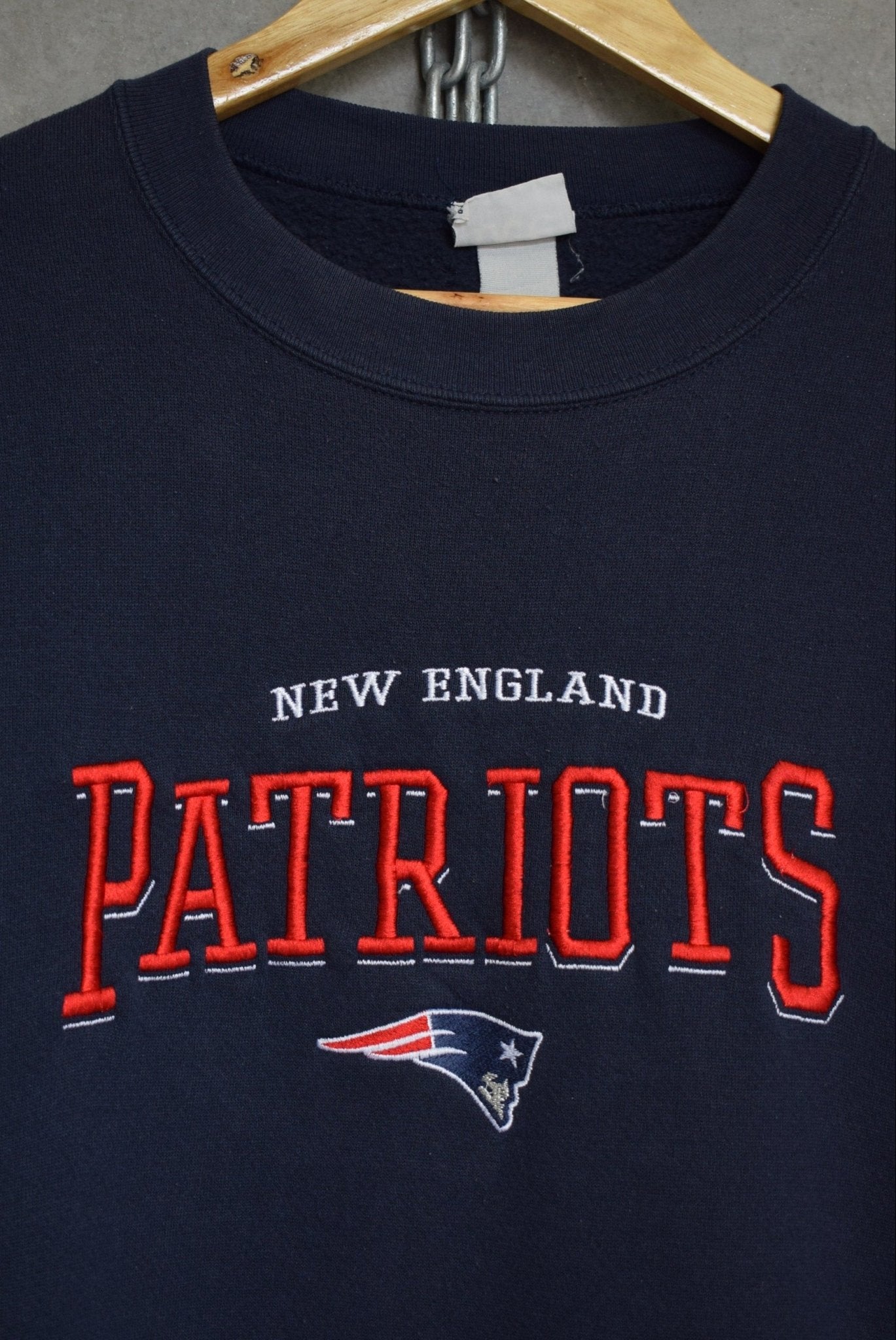 LEE Sports x NFL New England Patriots Embroidered Crewneck — 2000s (L) - Retrospective Store