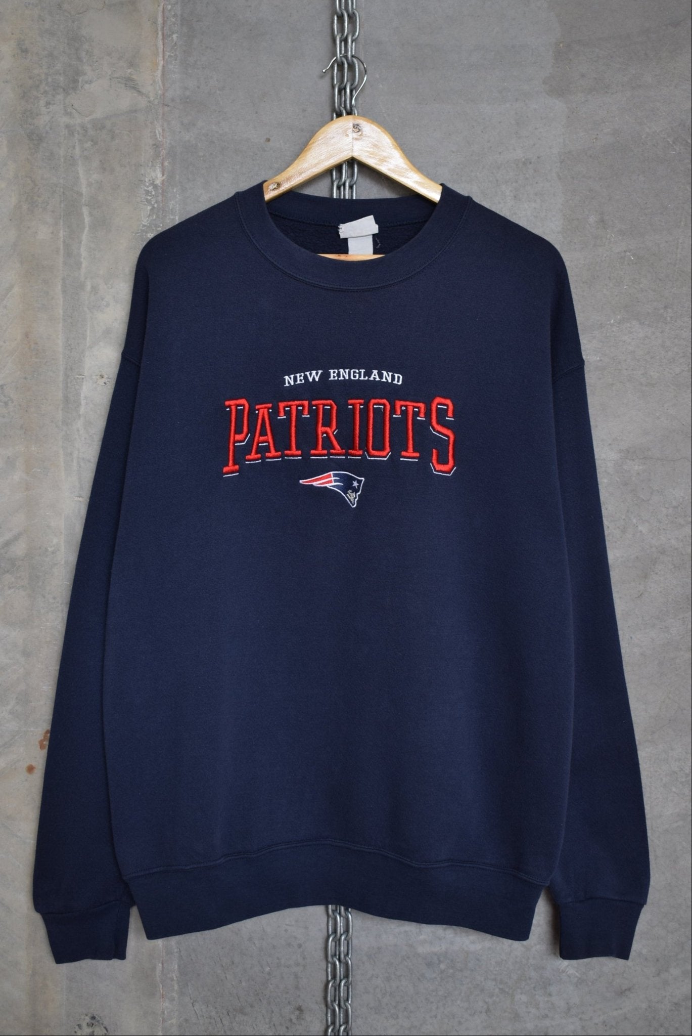 LEE Sports x NFL New England Patriots Embroidered Crewneck — 2000s (L) - Retrospective Store