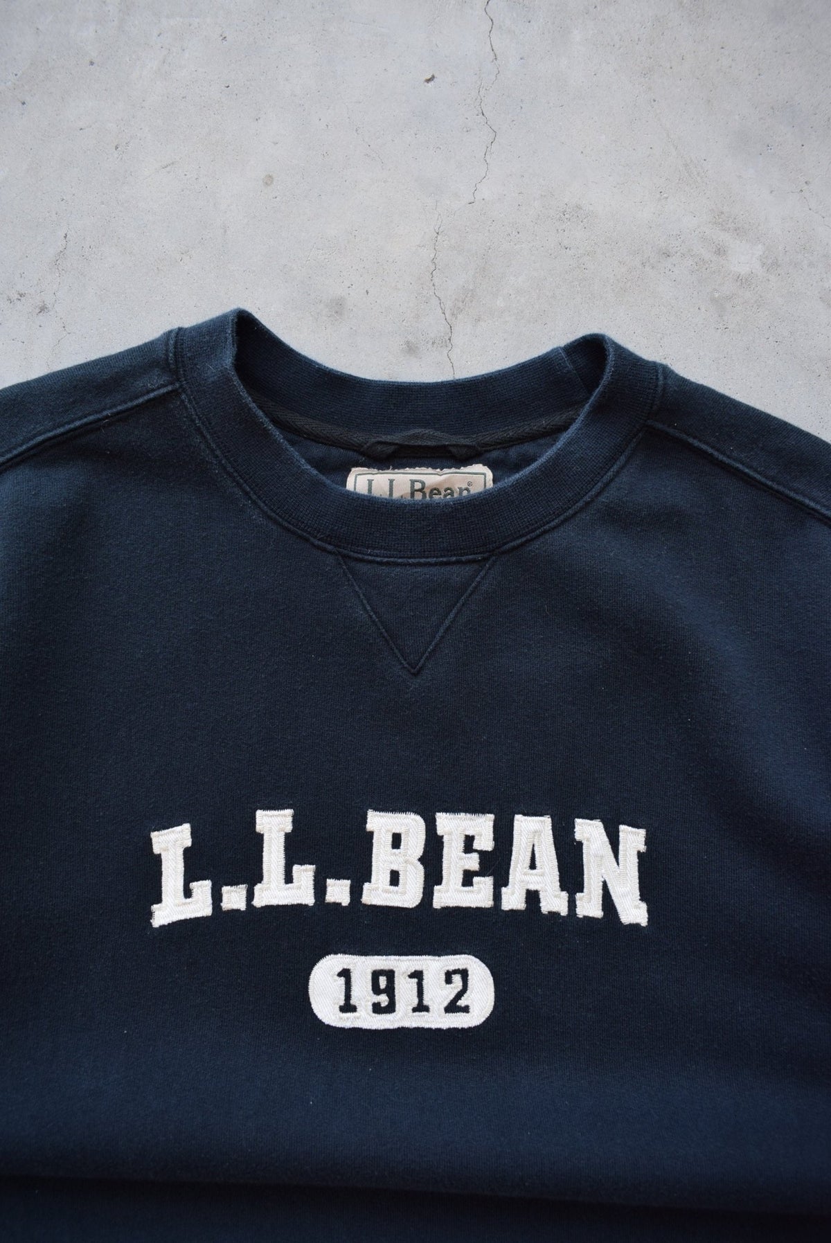 L.L. Bean Black Embroidered Spellout Crewneck — 1990s (XL) - Retrospective Store