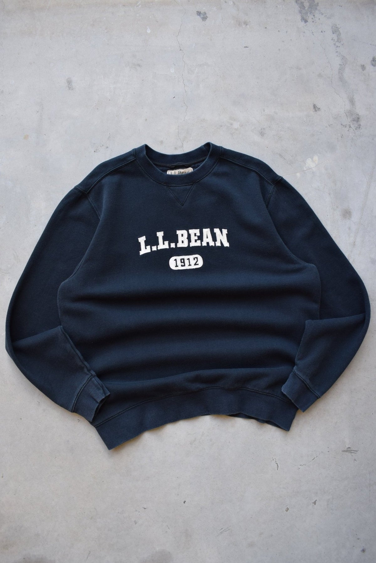 L.L. Bean Black Embroidered Spellout Crewneck — 1990s (XL) - Retrospective Store