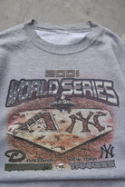 MLB New York Yankees vs. Arizona Diamondbacks Grey Graphic Crewneck — 2001 (M) - Retrospective Store