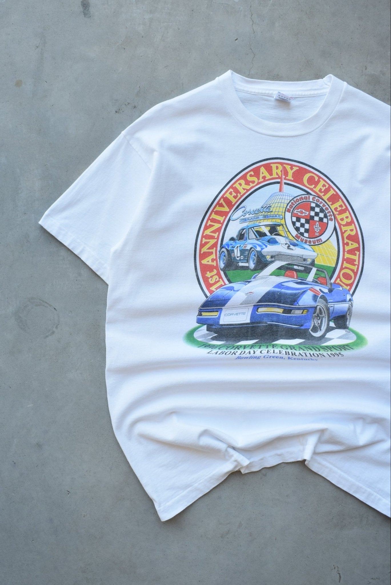 National Corvette Museum White Graphic Tee — 1995 (XL) - Retrospective Store